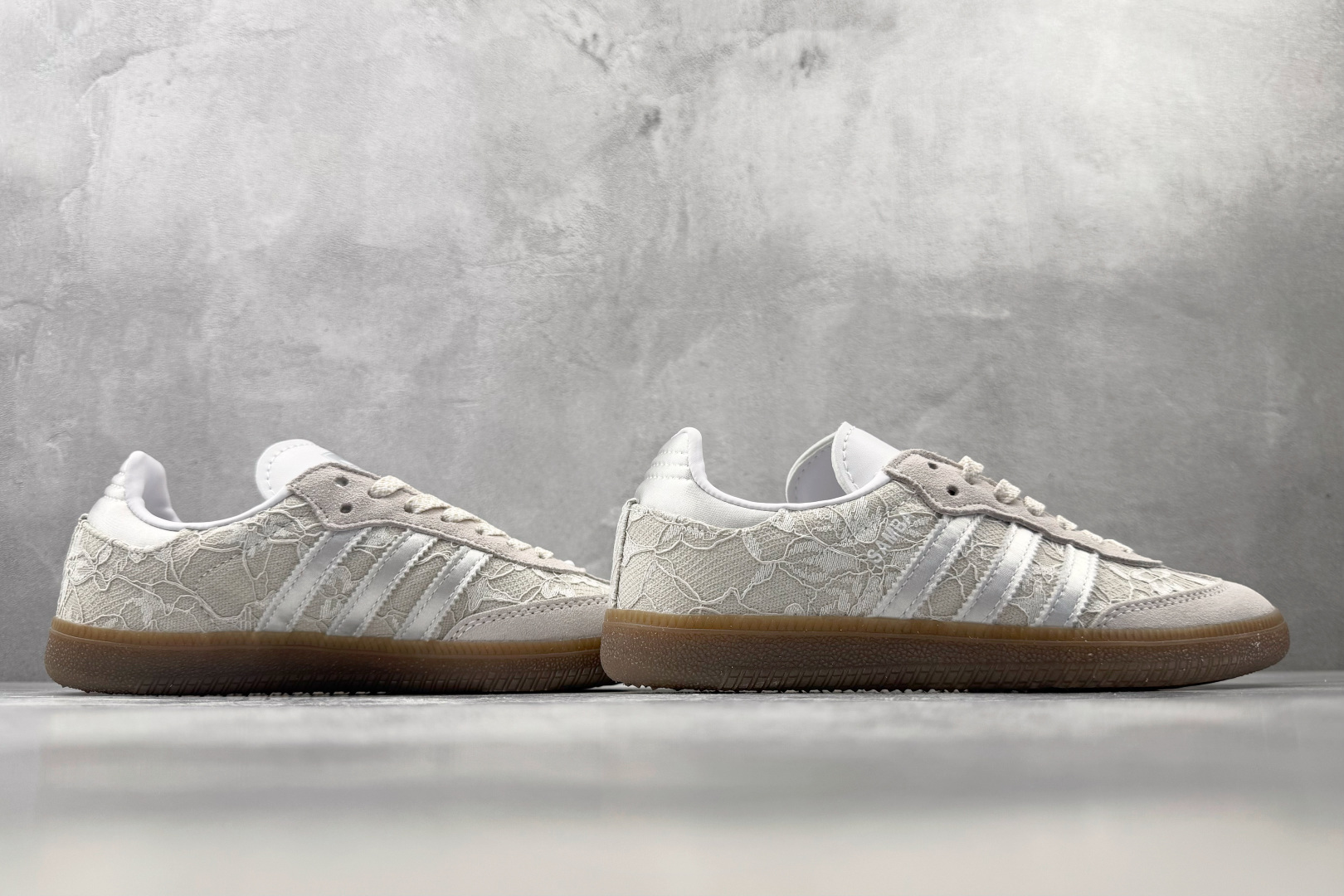 R 版出口订单 adidas originals SAMBA OG 蕾丝灰白 货号:KH7841 尺码:35.5 36 R 版出口订单 adidas originals SAMBA OG 蕾丝灰白 货号:KH7841 尺码:35.5 36