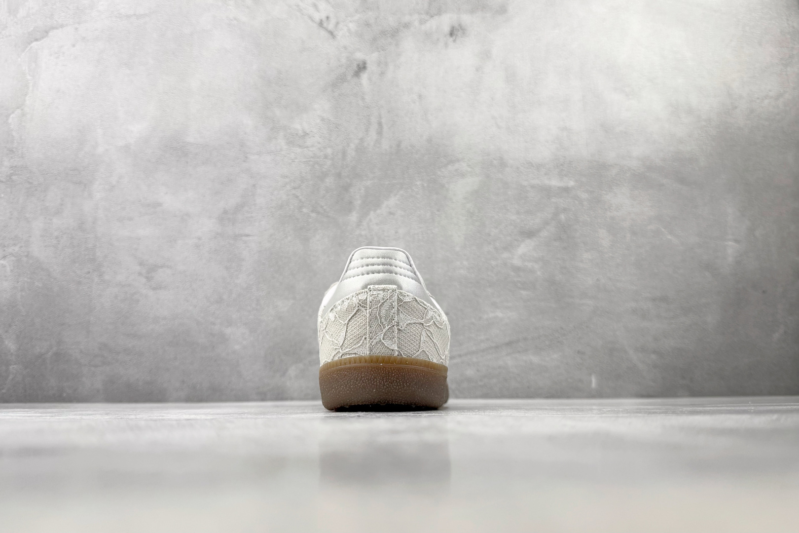 R 版出口订单 adidas originals SAMBA OG 蕾丝灰白 货号:KH7841 尺码:35.5 36 R 版出口订单 adidas originals SAMBA OG 蕾丝灰白 货号:KH7841 尺码:35.5 36