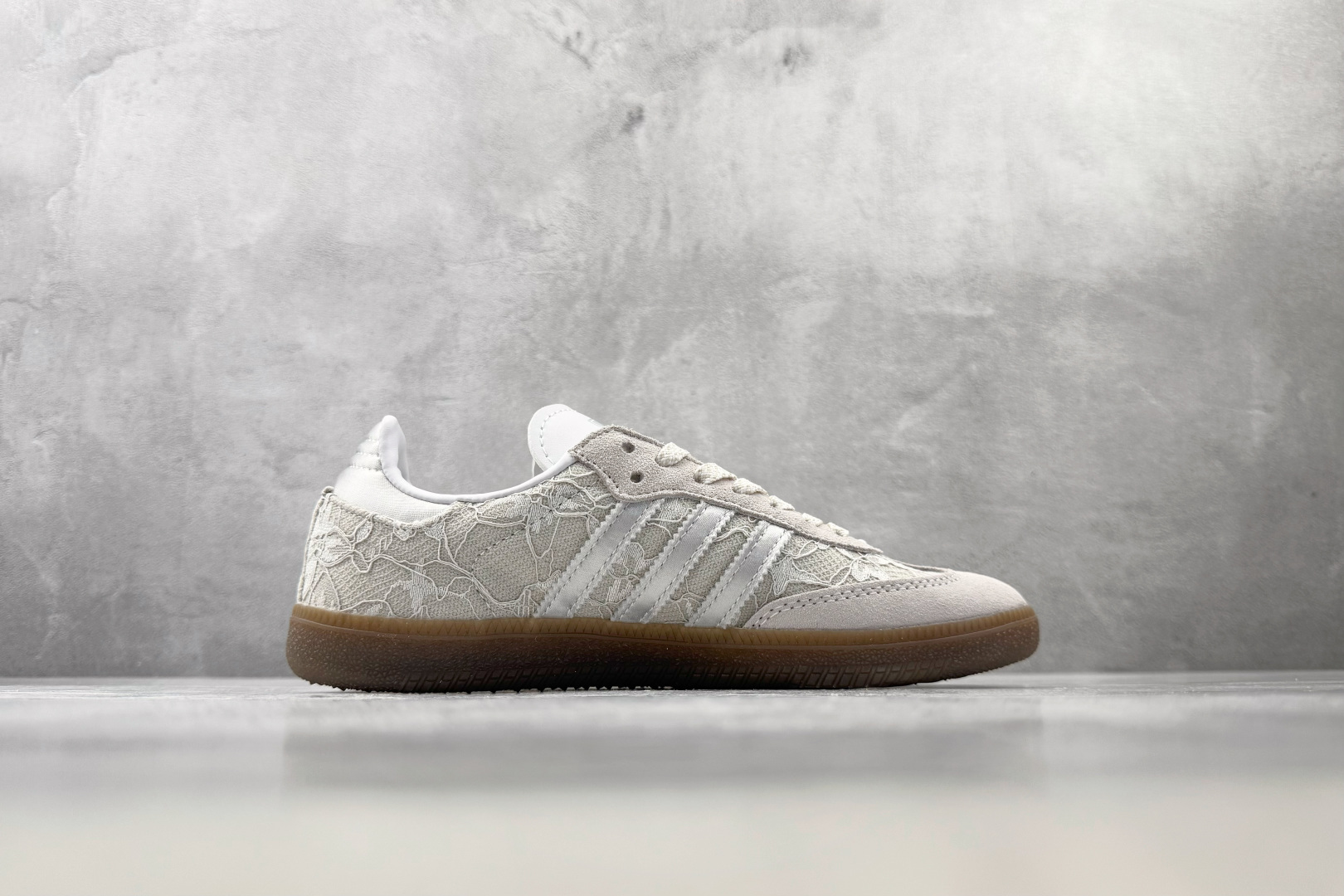 R 版出口订单 adidas originals SAMBA OG 蕾丝灰白 货号:KH7841 尺码:35.5 36 R 版出口订单 adidas originals SAMBA OG 蕾丝灰白 货号:KH7841 尺码:35.5 36