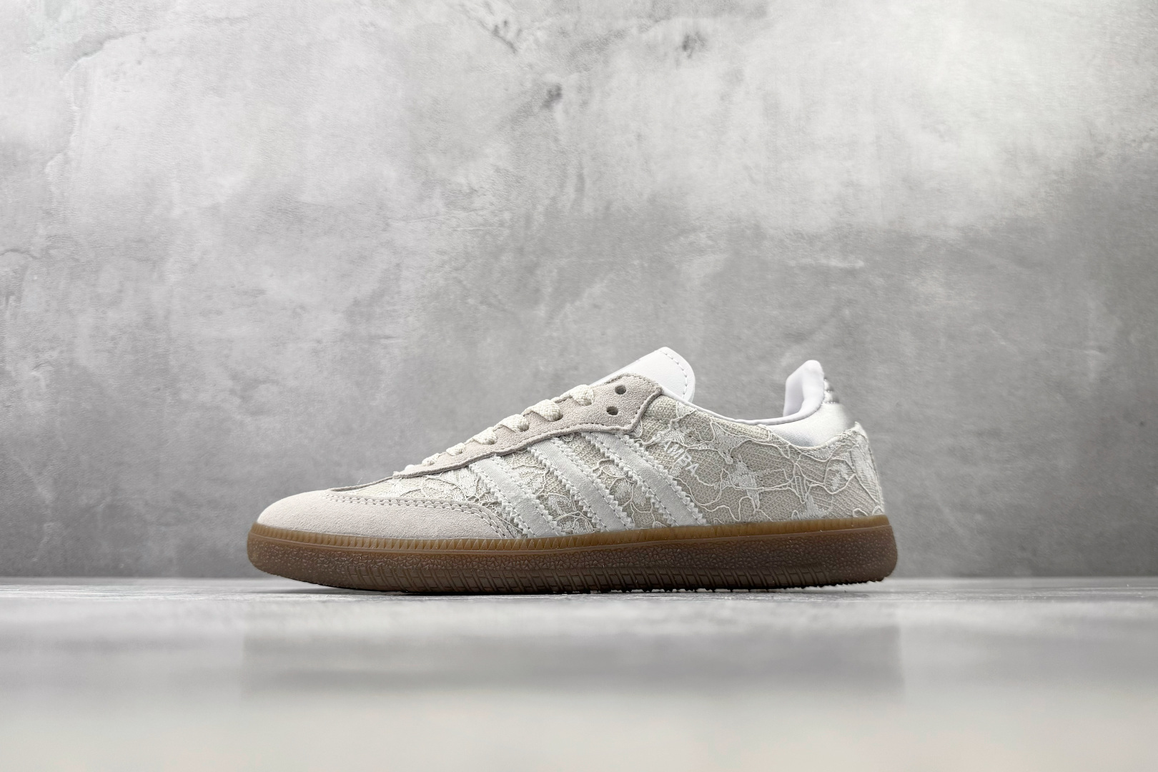 R 版出口订单 adidas originals SAMBA OG 蕾丝灰白 货号：KH7841 尺码：35.5 36 
