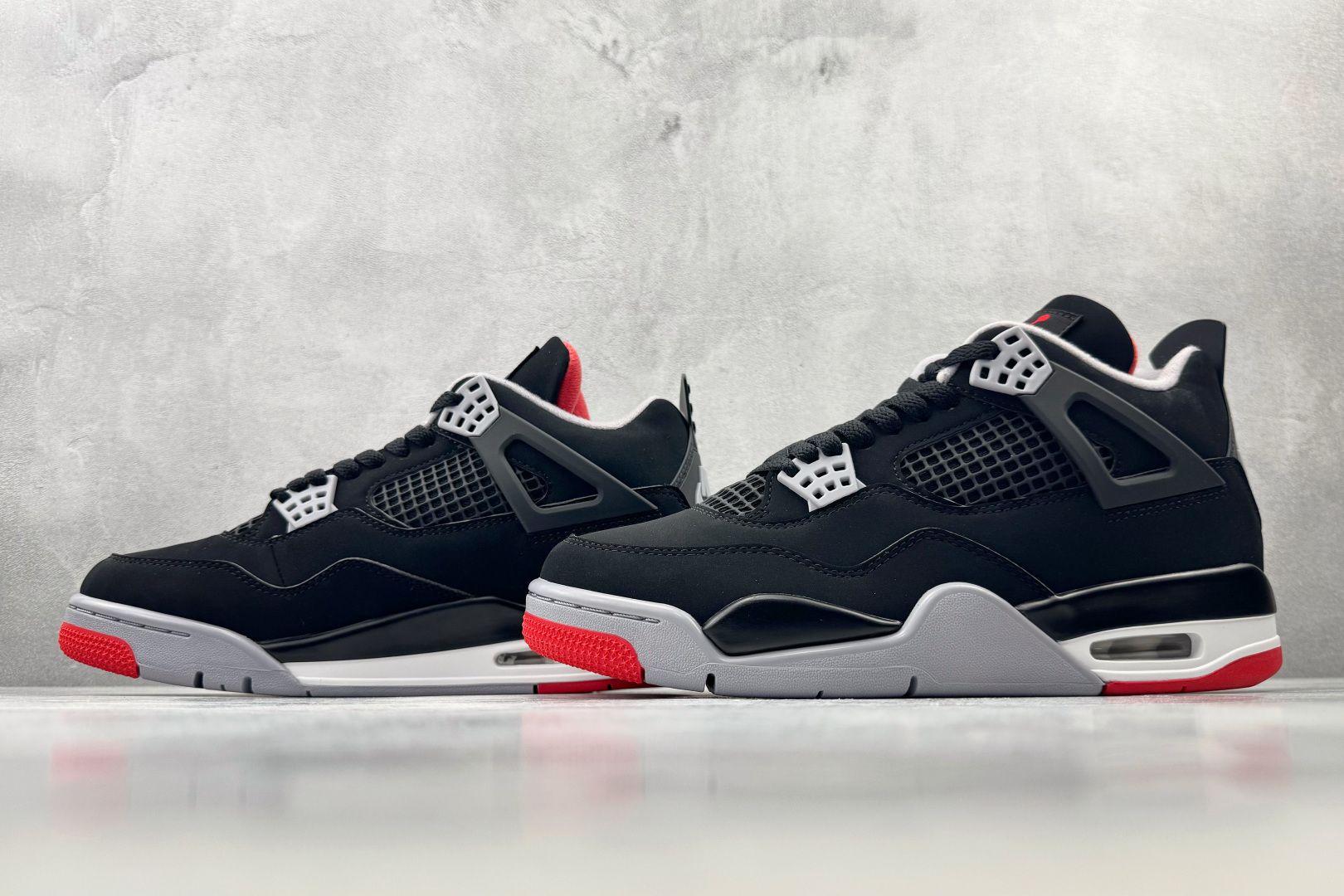 OV Jordan Air Jordan 4 Bred 黑色 货号:IX8180-001 尺码:36 36.5 37.5 OV Jordan Air Jordan 4 Bred 黑色 货号:IX8180-001 尺码:36 36.5 37.5