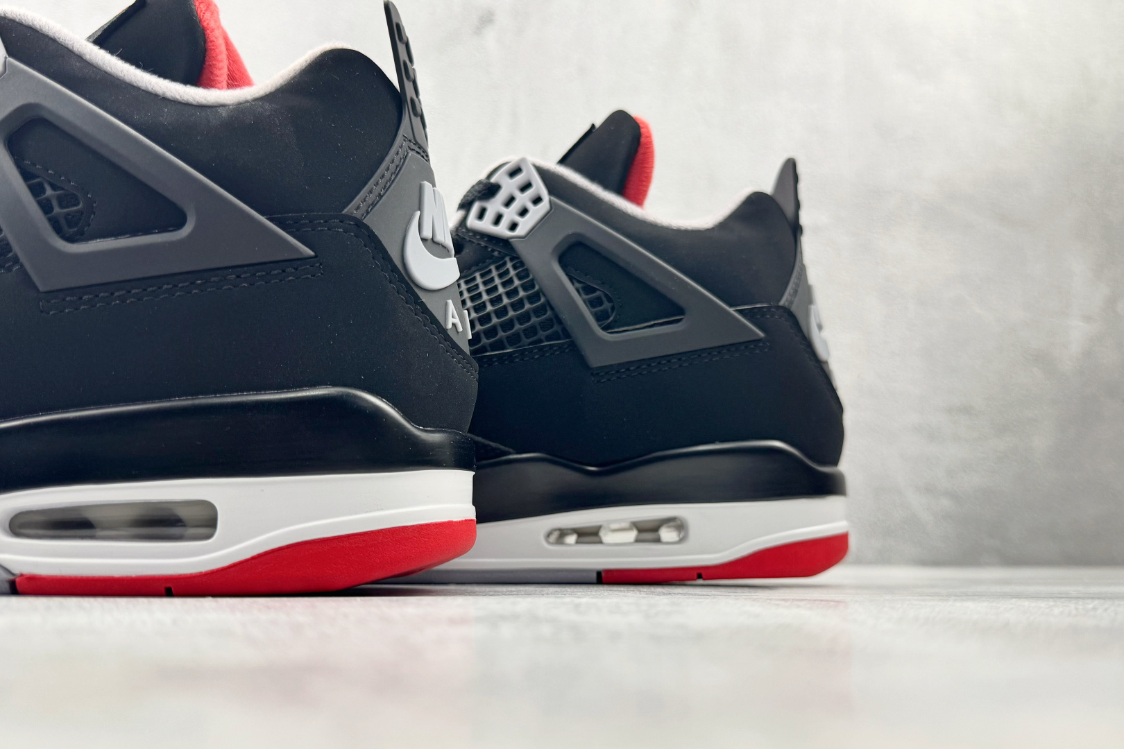 OV Jordan Air Jordan 4 Bred 黑色 货号:IX8180-001 尺码:36 36.5 37.5 OV Jordan Air Jordan 4 Bred 黑色 货号:IX8180-001 尺码:36 36.5 37.5