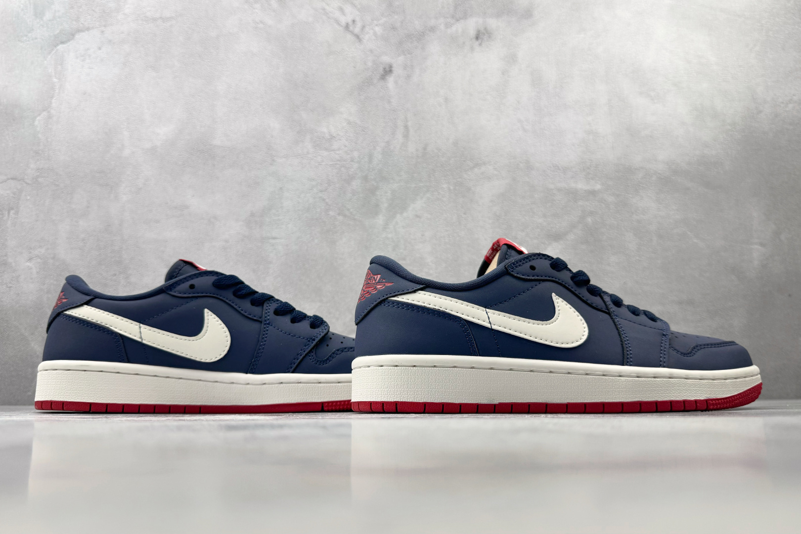 XC Jordan Air Jordan 1 RETRO LOW OG 蓝红 货号：IX8478-410 尺码：36 3