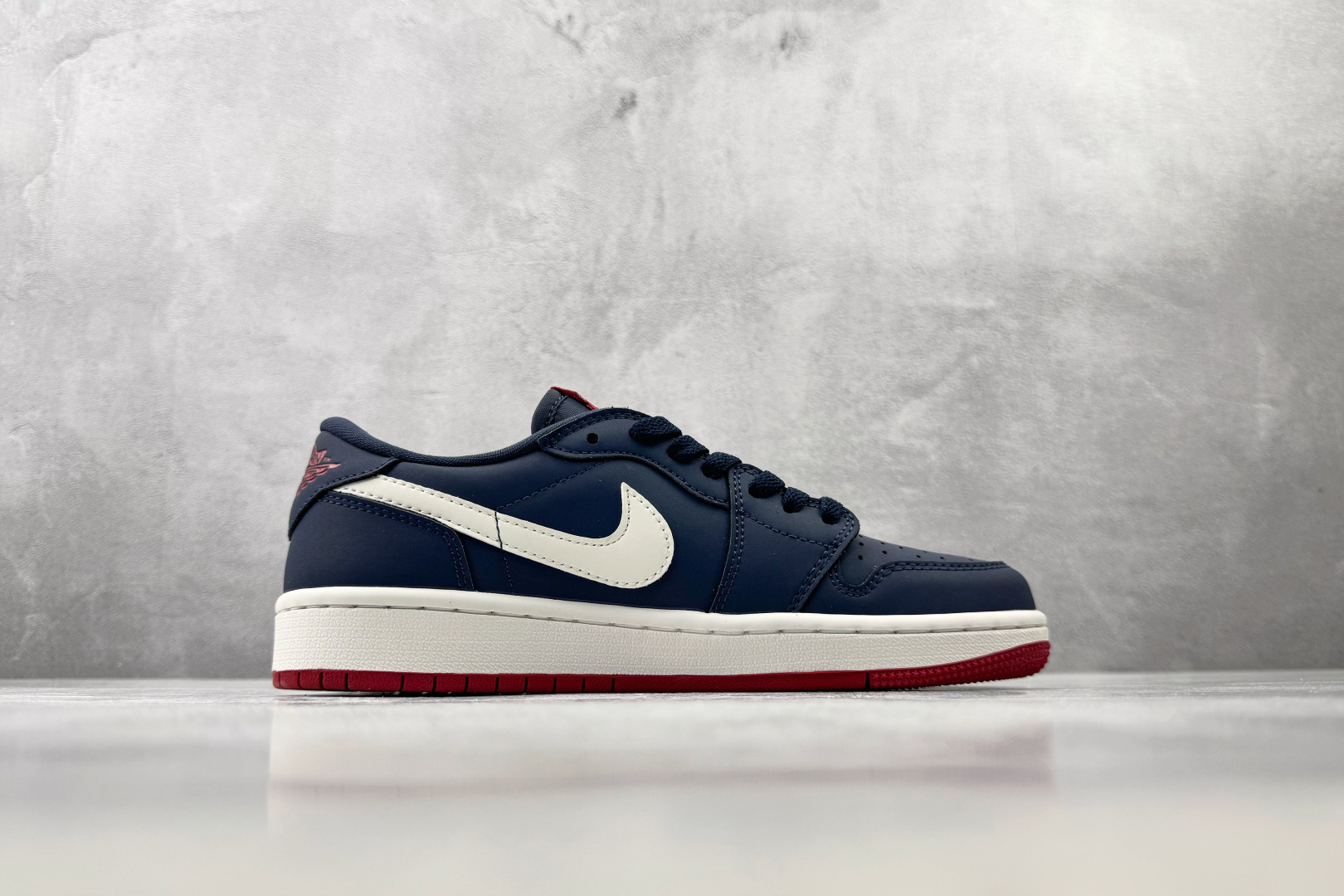 XC Jordan Air Jordan 1 RETRO LOW OG 蓝红 货号：IX8478-410 尺码：36 3