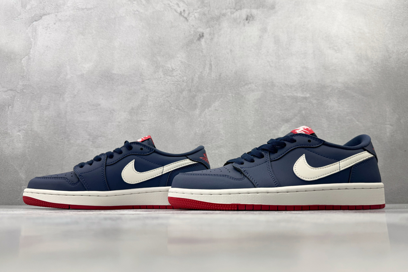 XC Jordan Air Jordan 1 RETRO LOW OG 蓝红 货号：IX8478-410 尺码：36 3