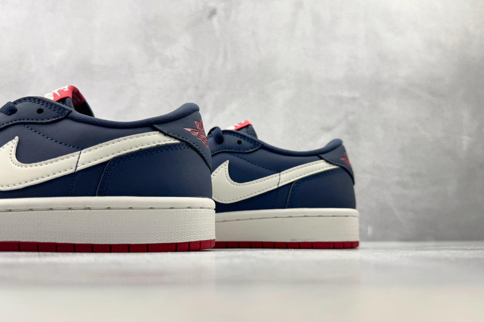 XC Jordan Air Jordan 1 RETRO LOW OG 蓝红 货号：IX8478-410 尺码：36 3
