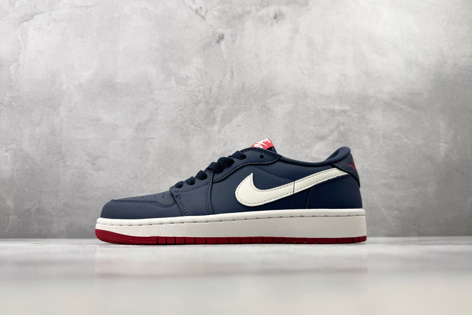 XC Jordan Air Jordan 1 RETRO LOW OG 蓝红 货号：IX8478-410 尺码：36 3