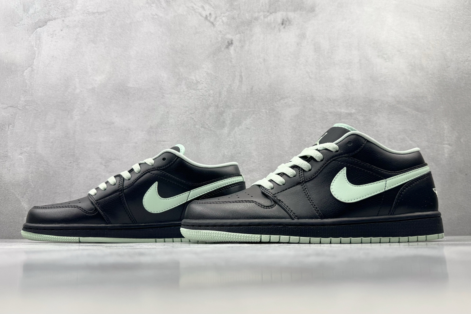 K 版/徐 综合版 Jordan Air Jordan 1 黑色 货号:DC0774-008 尺码:36 36.5 37 K 版/徐 综合版 Jordan Air Jordan 1 黑色 货号:DC0774-008 尺码:36 36.5 37