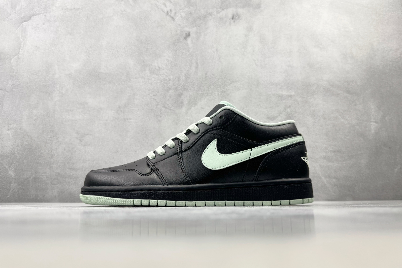 K 版/徐 综合版 Jordan Air Jordan 1 黑色 货号：DC0774-008 尺码：36 36.5 37