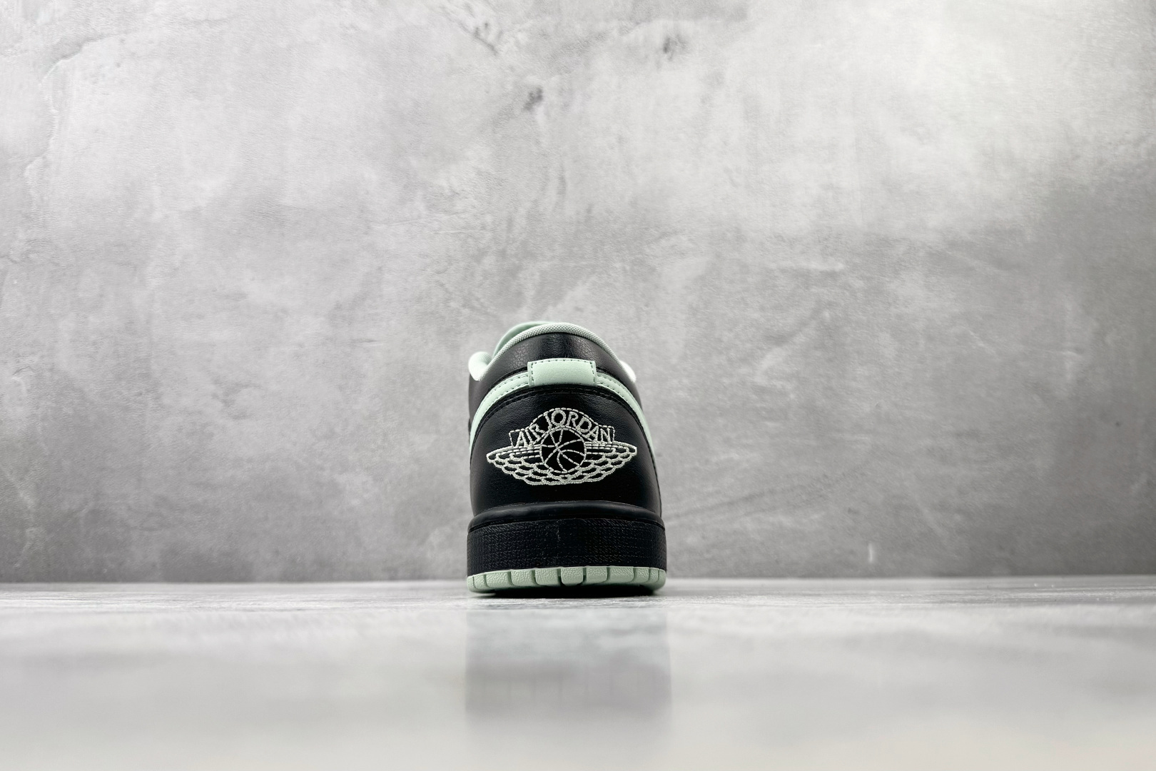 K 版/徐 综合版 Jordan Air Jordan 1 黑色 货号:DC0774-008 尺码:36 36.5 37 K 版/徐 综合版 Jordan Air Jordan 1 黑色 货号:DC0774-008 尺码:36 36.5 37