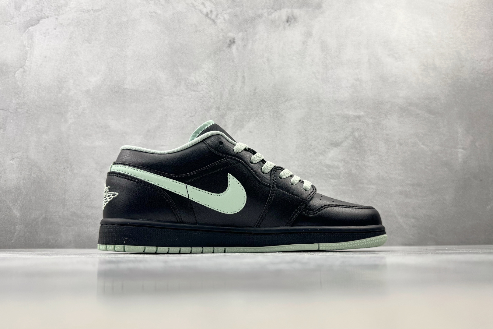 K 版/徐 综合版 Jordan Air Jordan 1 黑色 货号:DC0774-008 尺码:36 36.5 37 K 版/徐 综合版 Jordan Air Jordan 1 黑色 货号:DC0774-008 尺码:36 36.5 37