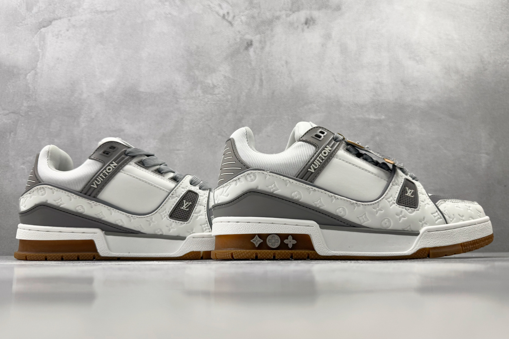 TG版 爆款跑量神器 LOUIS VUITTON Trainer 灰色 货号：1AKQ3G 尺码：36 37 38 39