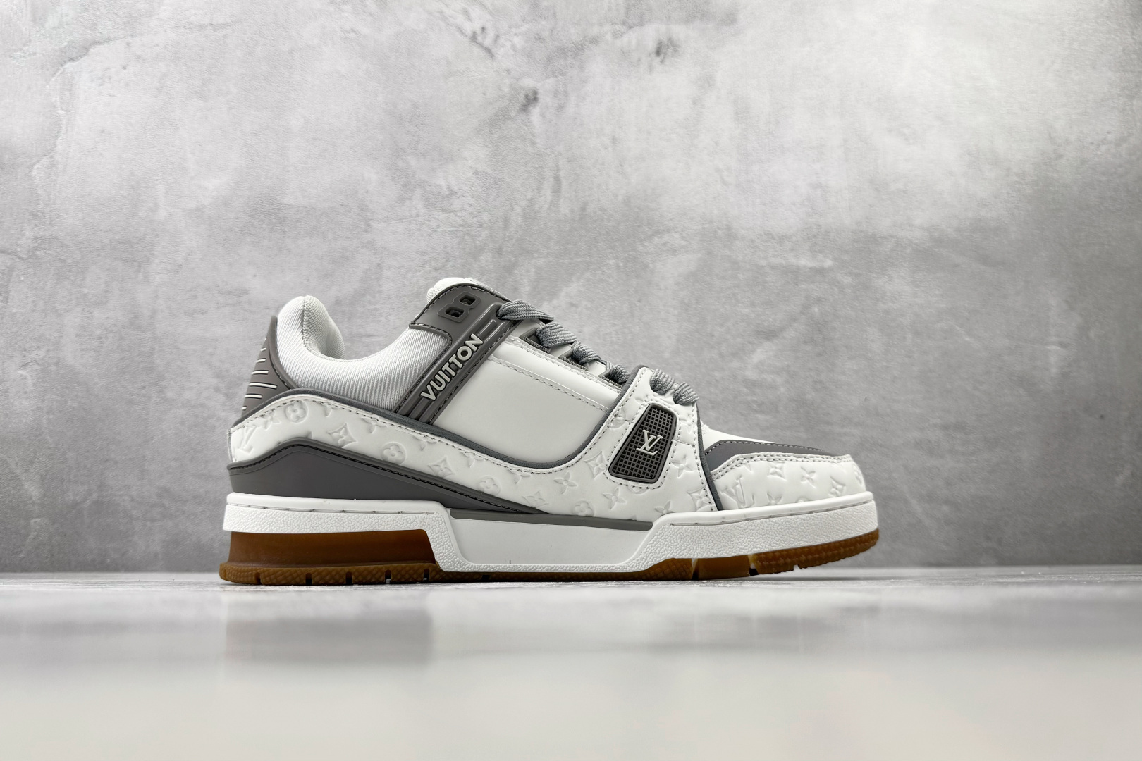 TG版 爆款跑量神器 LOUIS VUITTON Trainer 灰色 货号：1AKQ3G 尺码：36 37 38 39