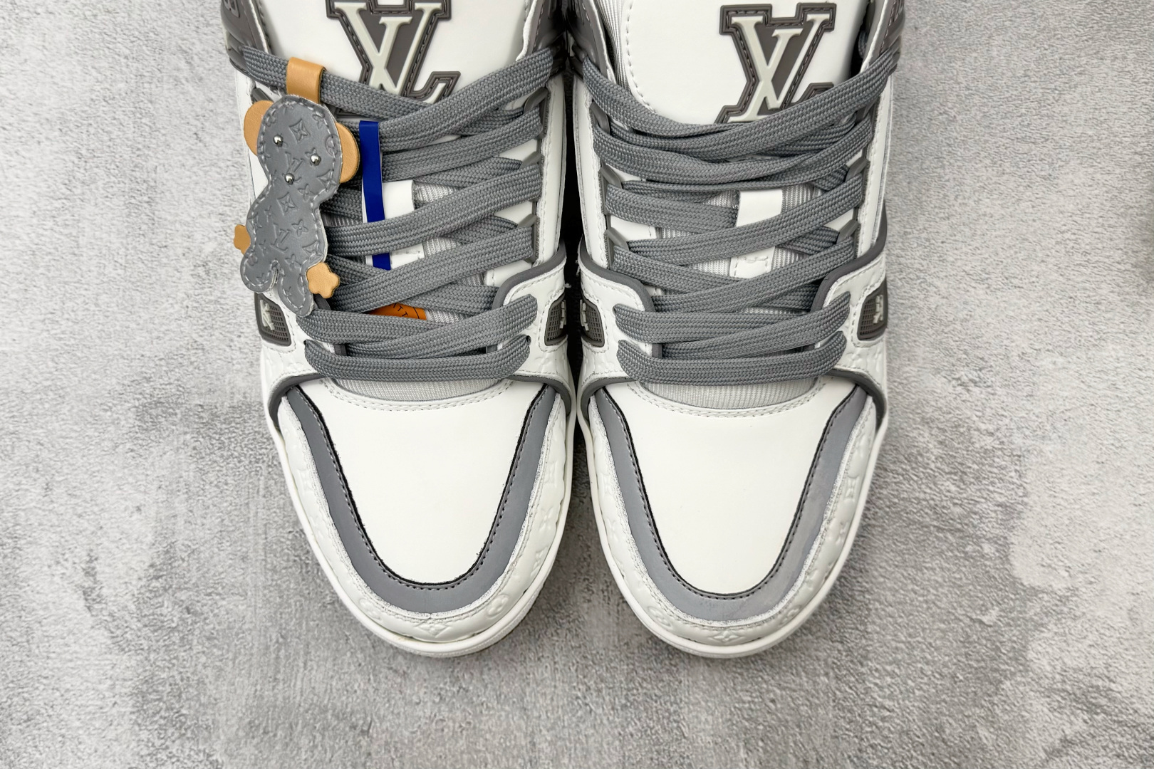 TG版 爆款跑量神器 LOUIS VUITTON Trainer 灰色 货号：1AKQ3G 尺码：36 37 38 39