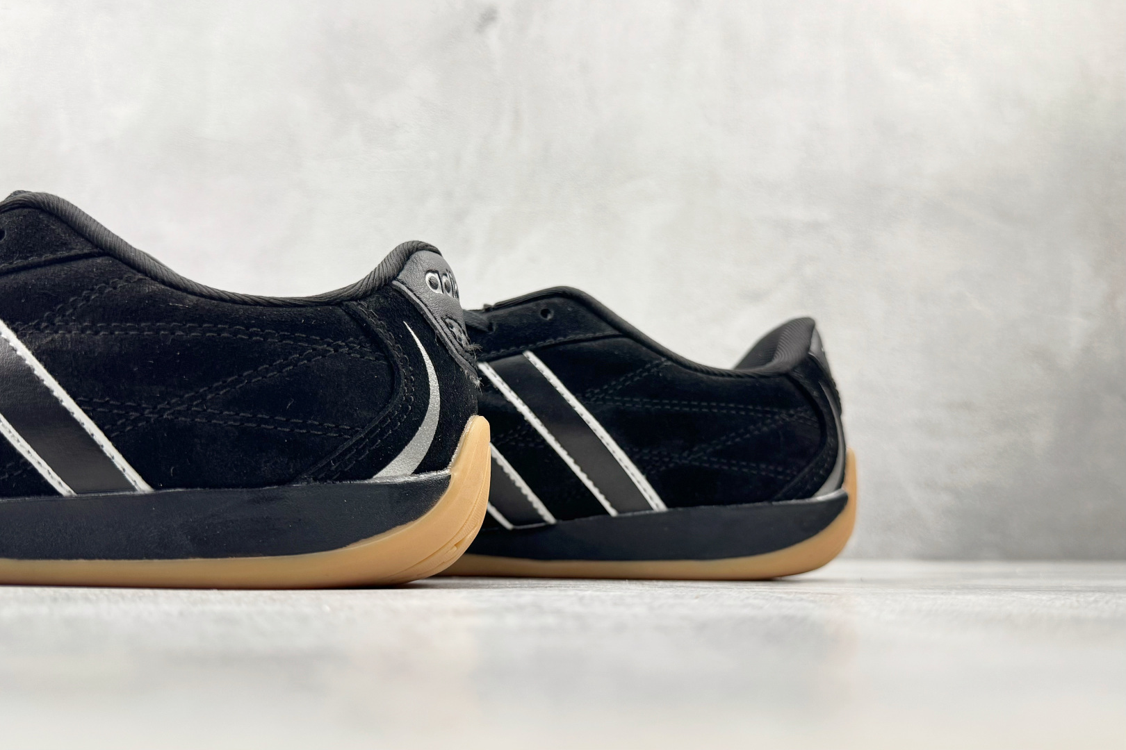 HD 平台订单 adidas Adipista 黑色 货号：HQ9166 尺码：36 36.5 37 38.5 39 4