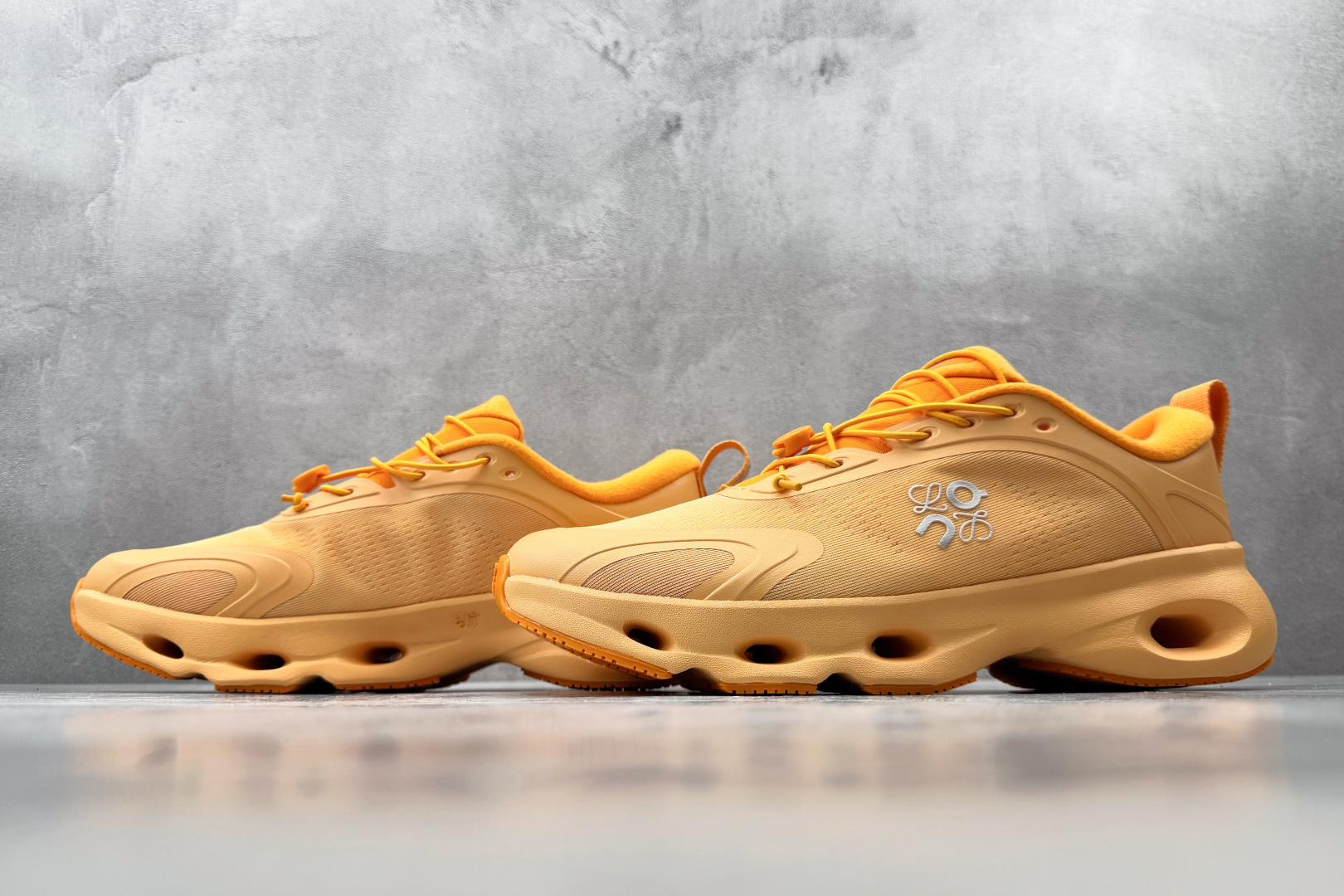 PK 全新工厂开发 LOEWE x On Cloudsolo 橙色 货号：3WF 尺码：36 36.5 37.5 38 