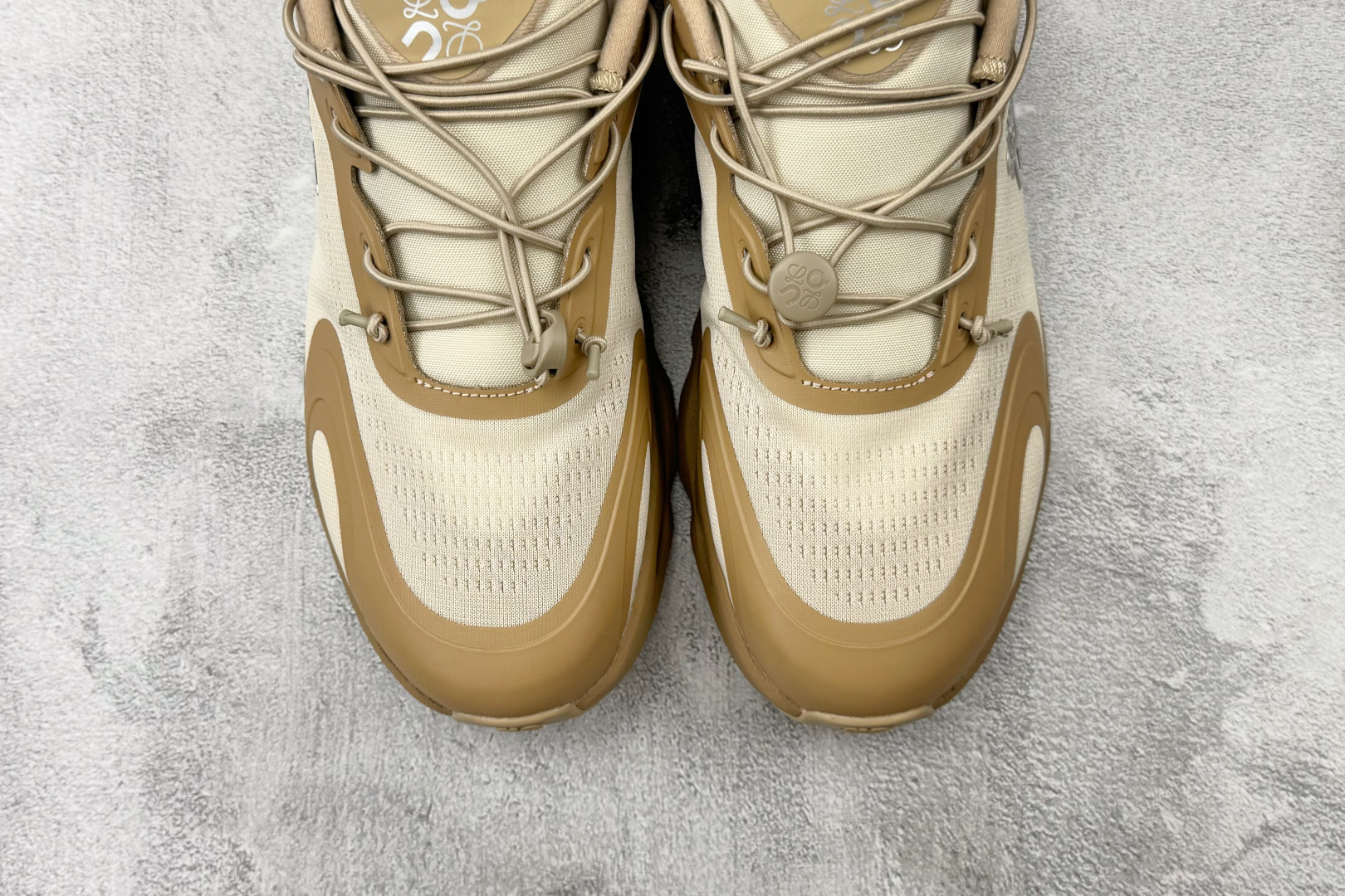 PK 全新工厂开发 LOEWE x On Cloudsolo 米棕 货号：3MF 尺码：36 36.5 37.5 38 