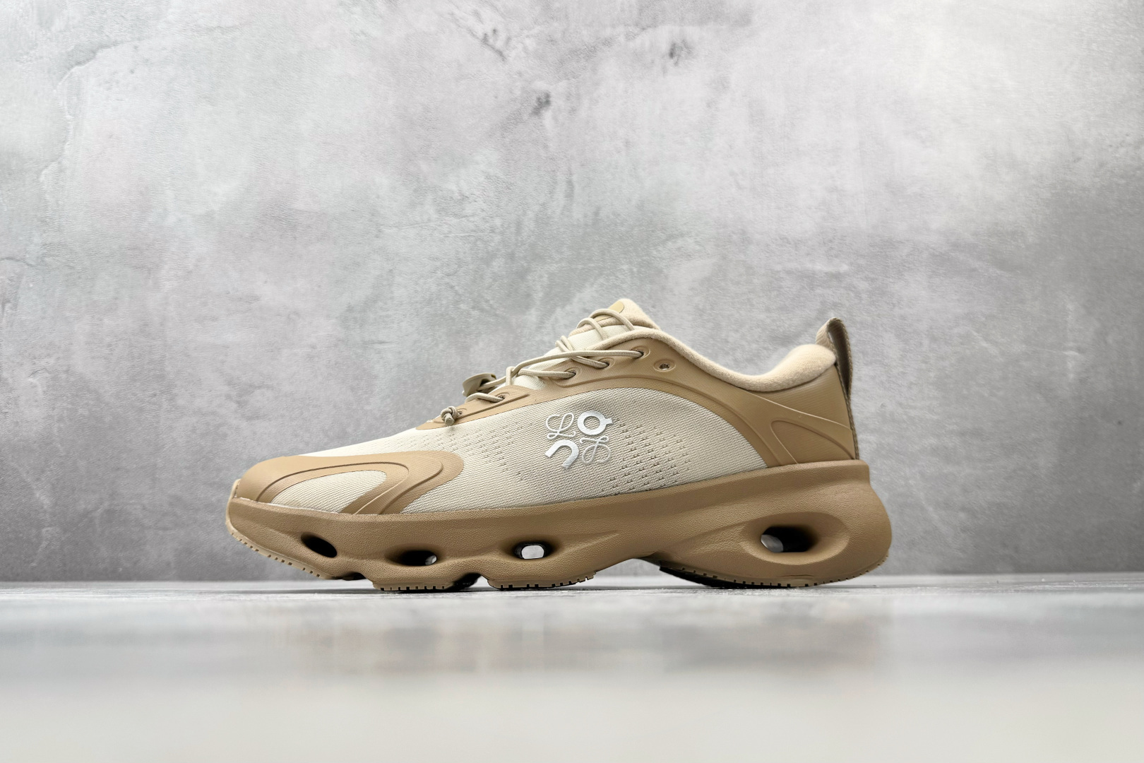 PK 全新工厂开发 LOEWE x On Cloudsolo 米棕 货号：3MF 尺码：36 36.5 37.5 38 