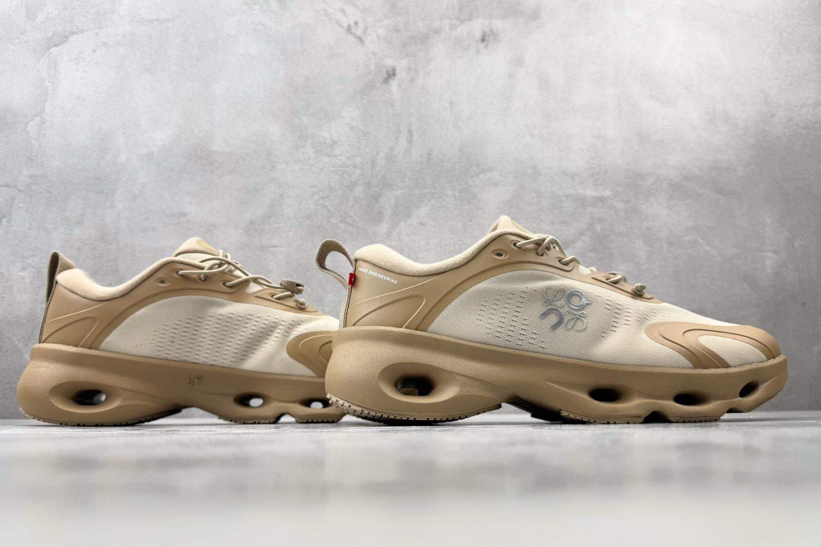 PK 全新工厂开发 LOEWE x On Cloudsolo 米棕 货号：3MF 尺码：36 36.5 37.5 38 