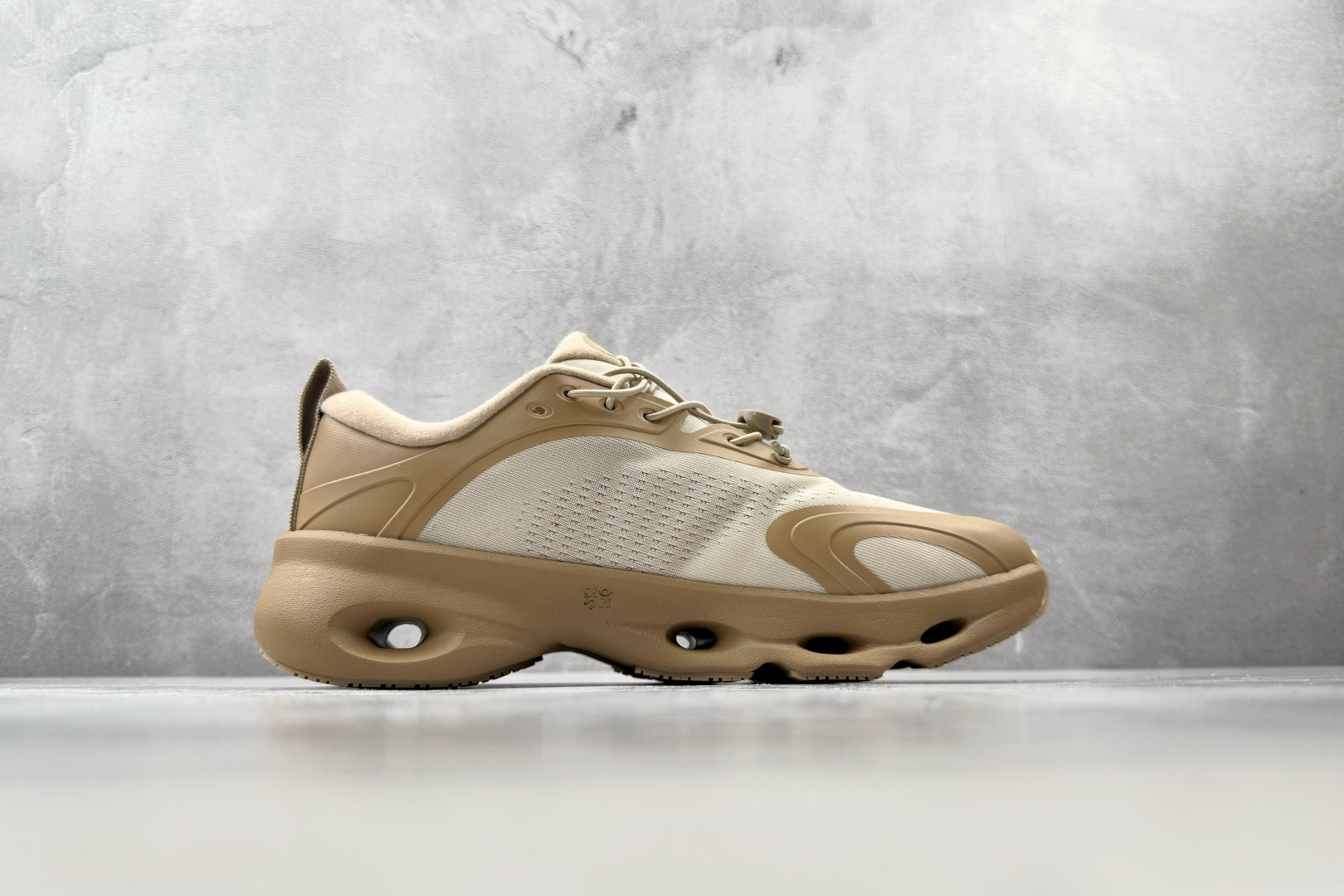 PK 全新工厂开发 LOEWE x On Cloudsolo 米棕 货号：3MF 尺码：36 36.5 37.5 38 