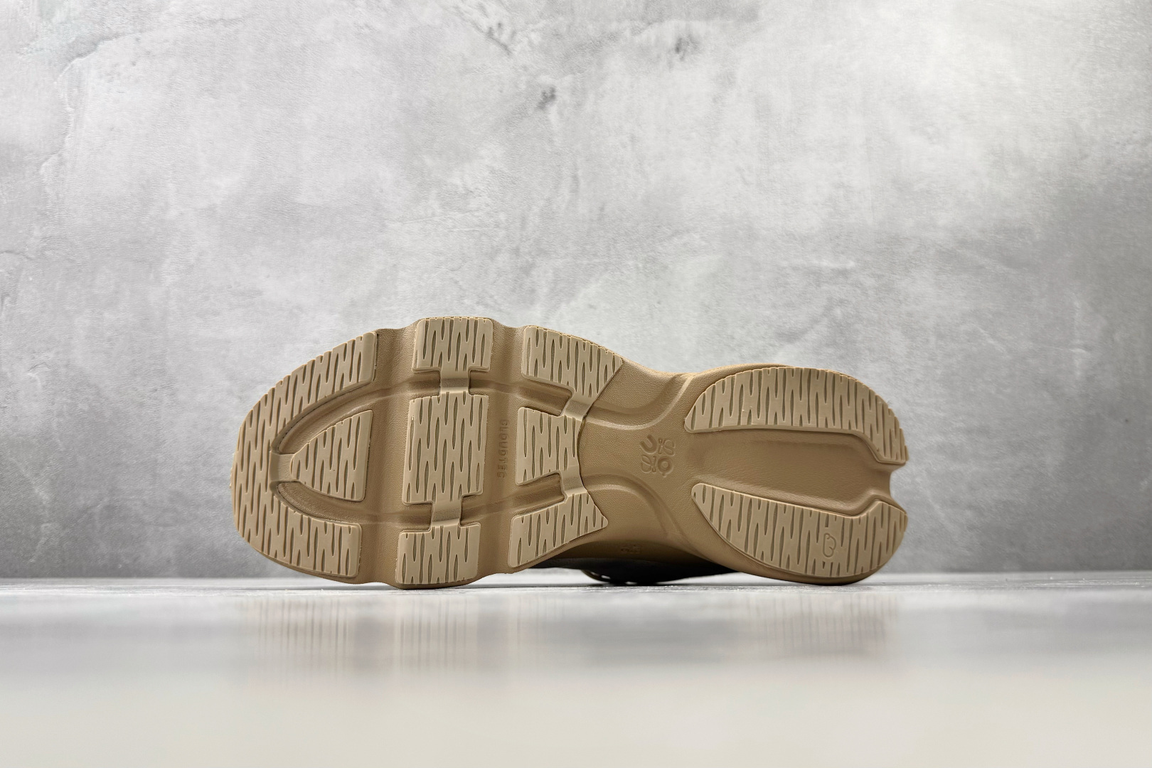 PK 全新工厂开发 LOEWE x On Cloudsolo 米棕 货号：3MF 尺码：36 36.5 37.5 38 