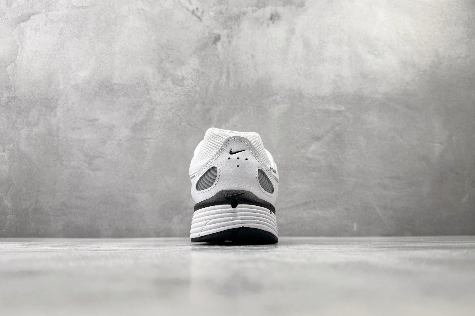 PK 全新工厂开发 Nike P-6000 银白 货号：CD6404-007 尺码：36 36.5 37.5 38 38