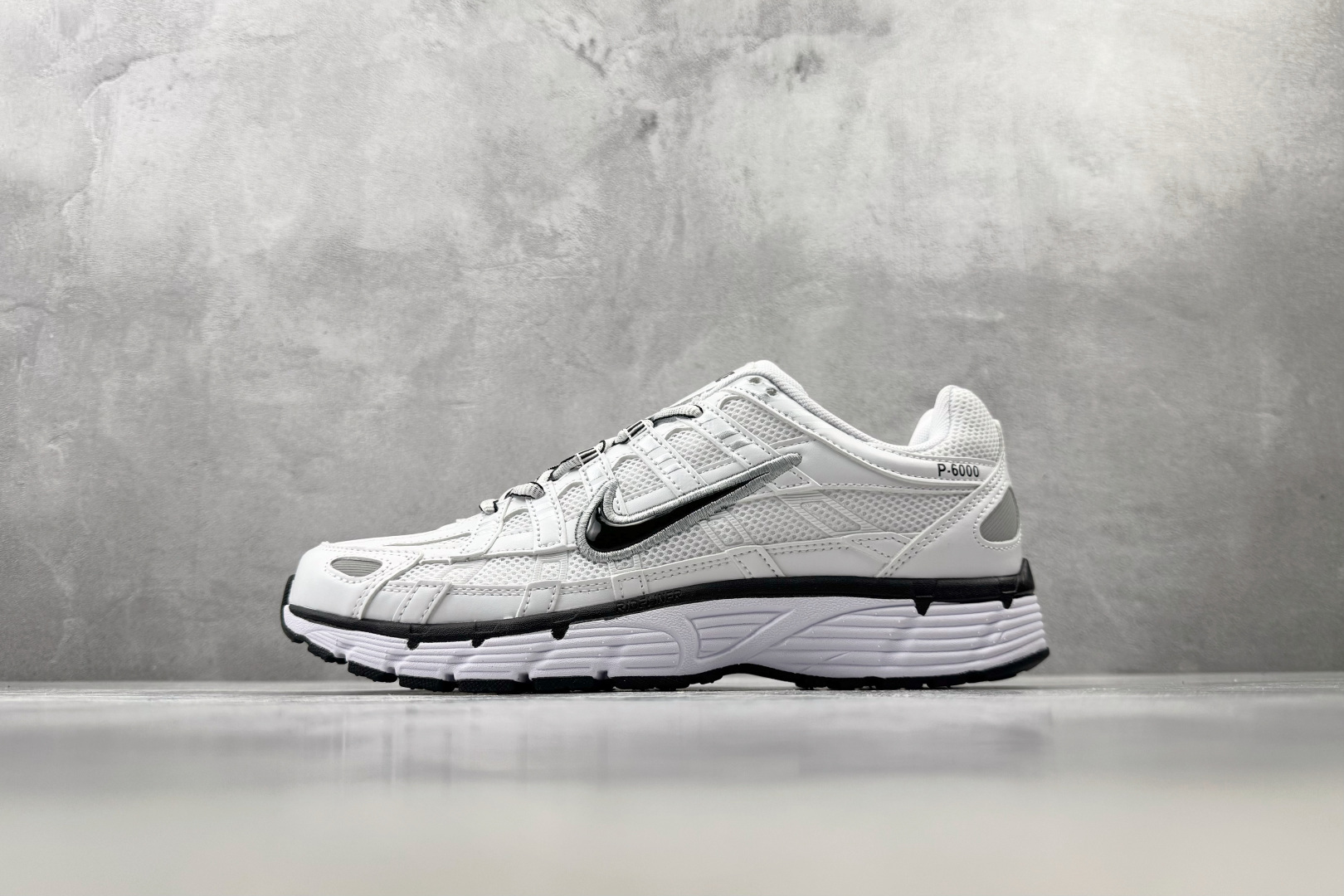 HN Nike P-6000 银白 货号：CD6404 107 尺码：36 36.5 37 38.5 39 40 40.