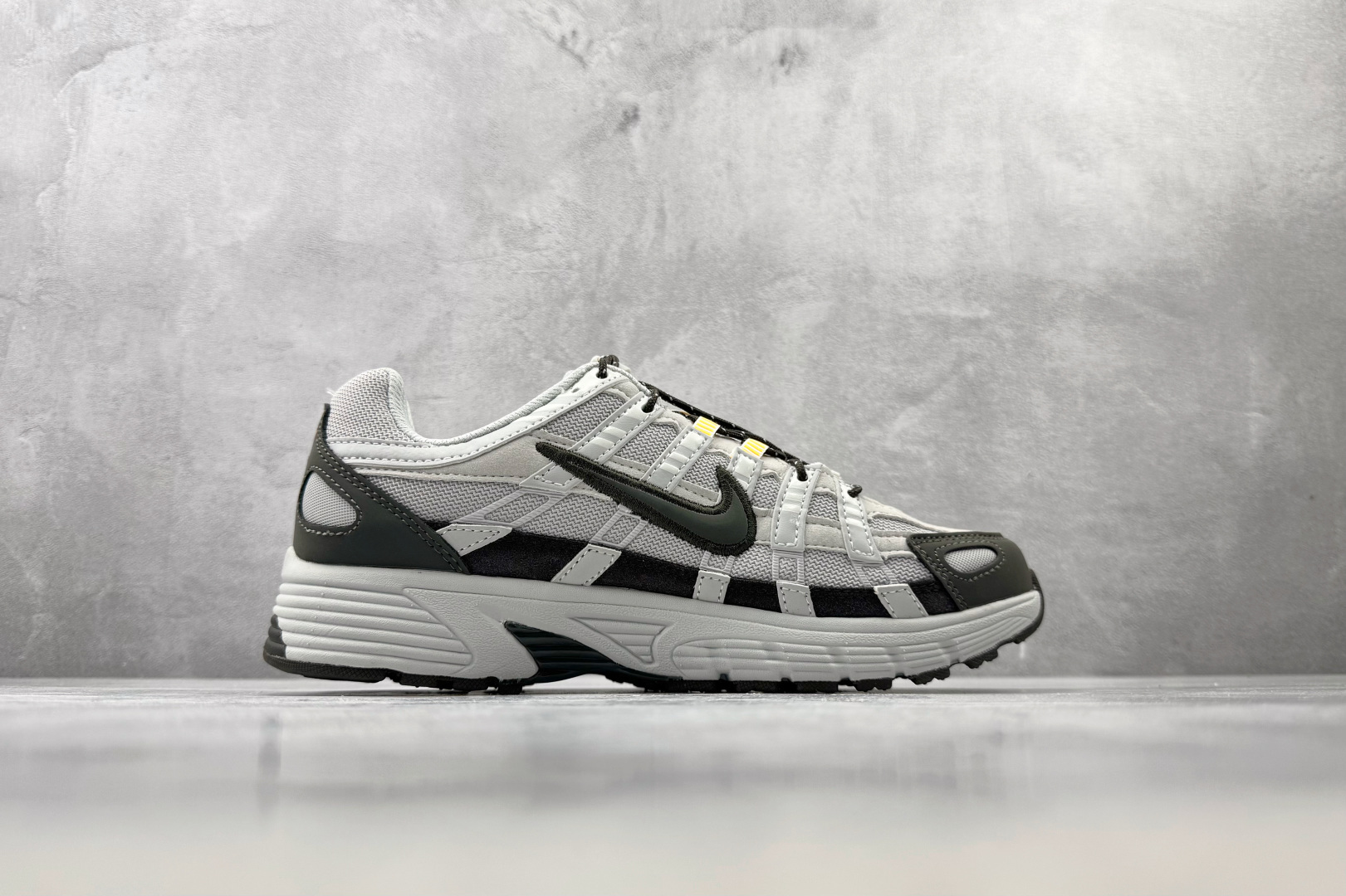 HN Nike P-6000 灰黑 货号：HQ3818-002 尺码：36 36.5 37 38.5 39 40 40.