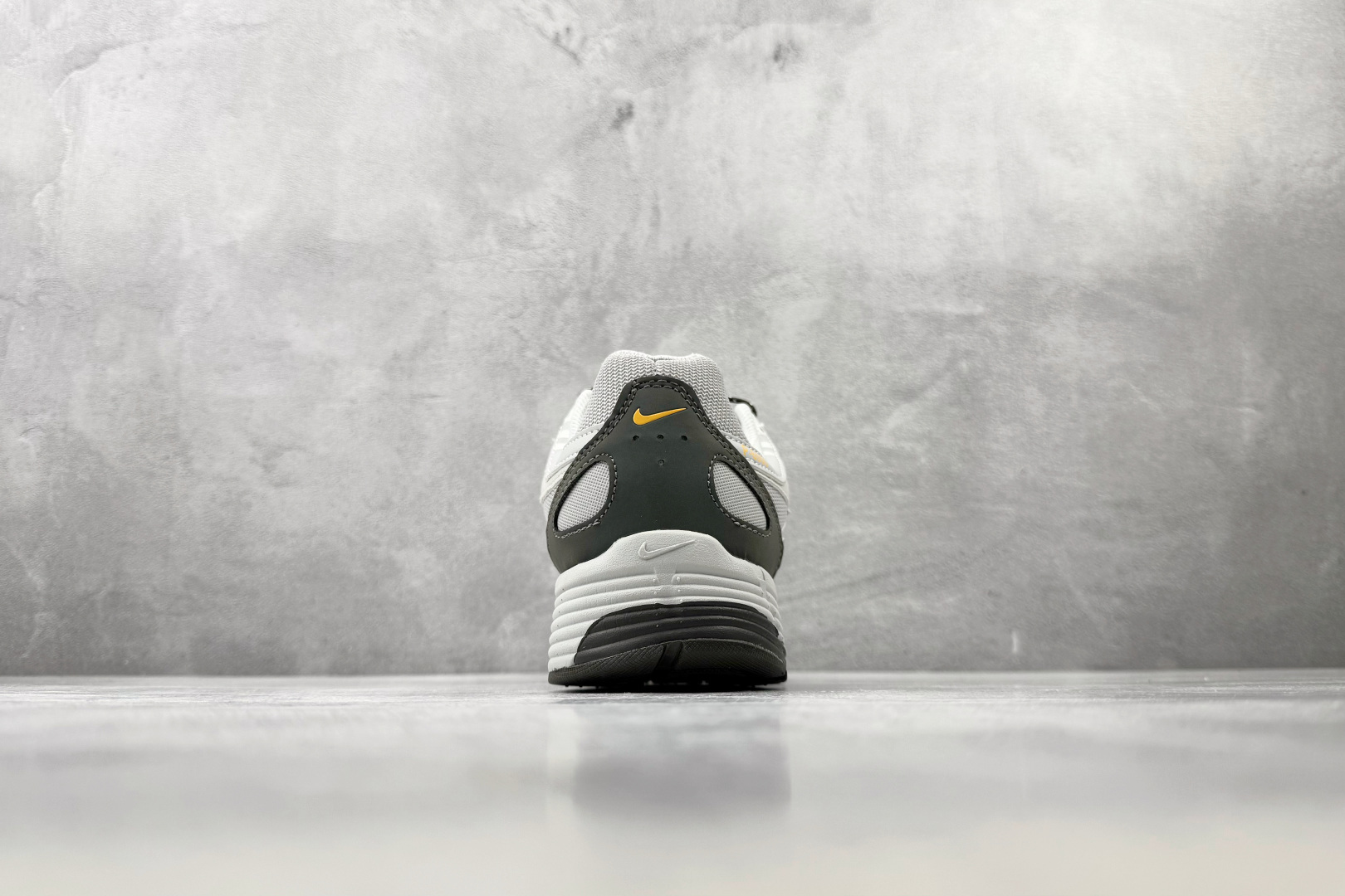 HN Nike P-6000 灰黑 货号：HQ3818-002 尺码：36 36.5 37 38.5 39 40 40.