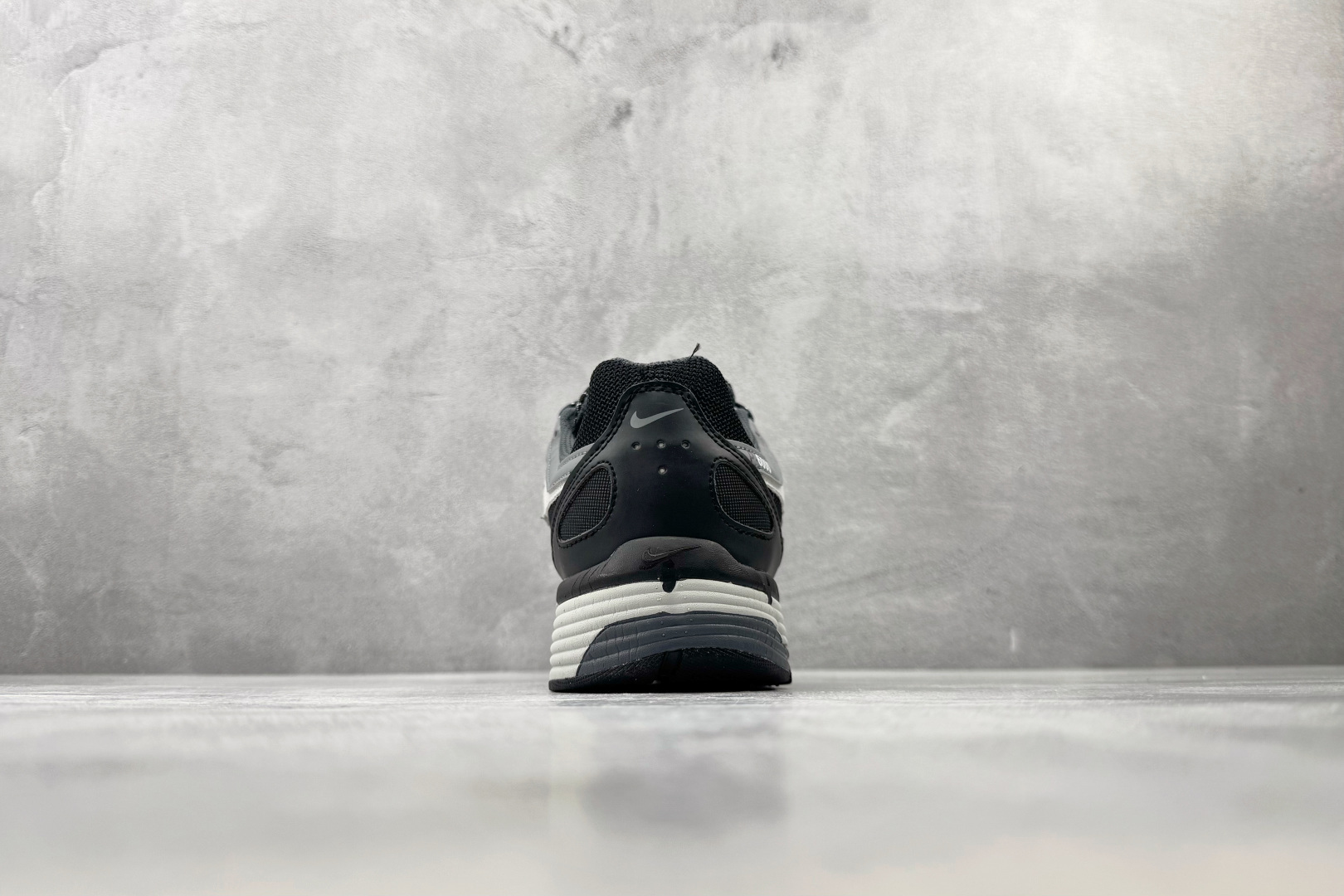 HN Nike P-6000 炭黑 货号：HQ3818 001 尺码：36 36.5 37 38.5 39 40 40.