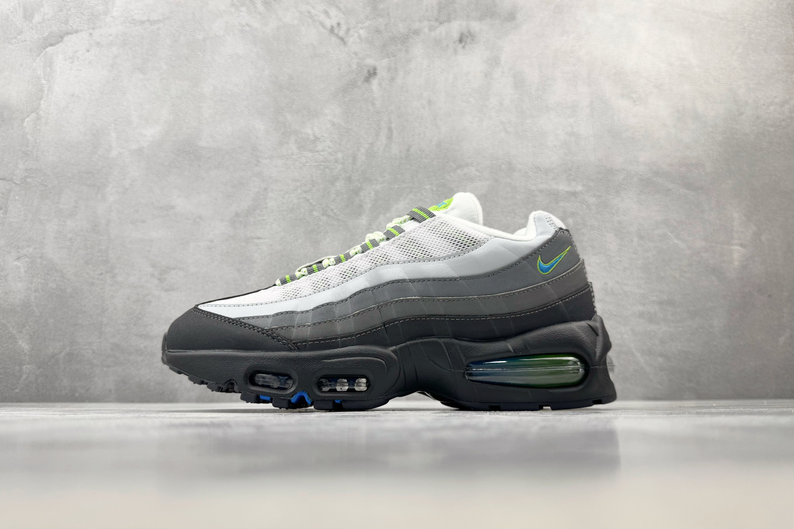 XP平台专供 Nike Air Max 95 OG 灰色 货号：IR1473-010 尺码：40 40.5 41 42 