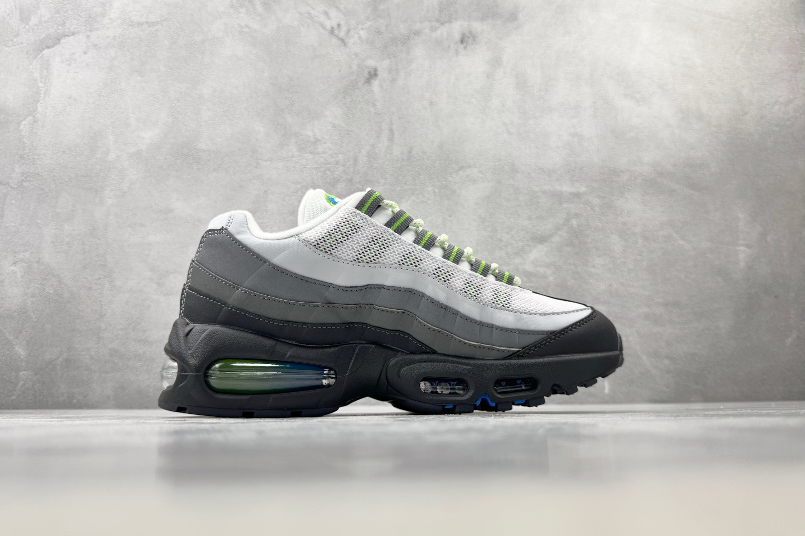 XP平台专供 Nike Air Max 95 OG 灰色 货号：IR1473-010 尺码：40 40.5 41 42 