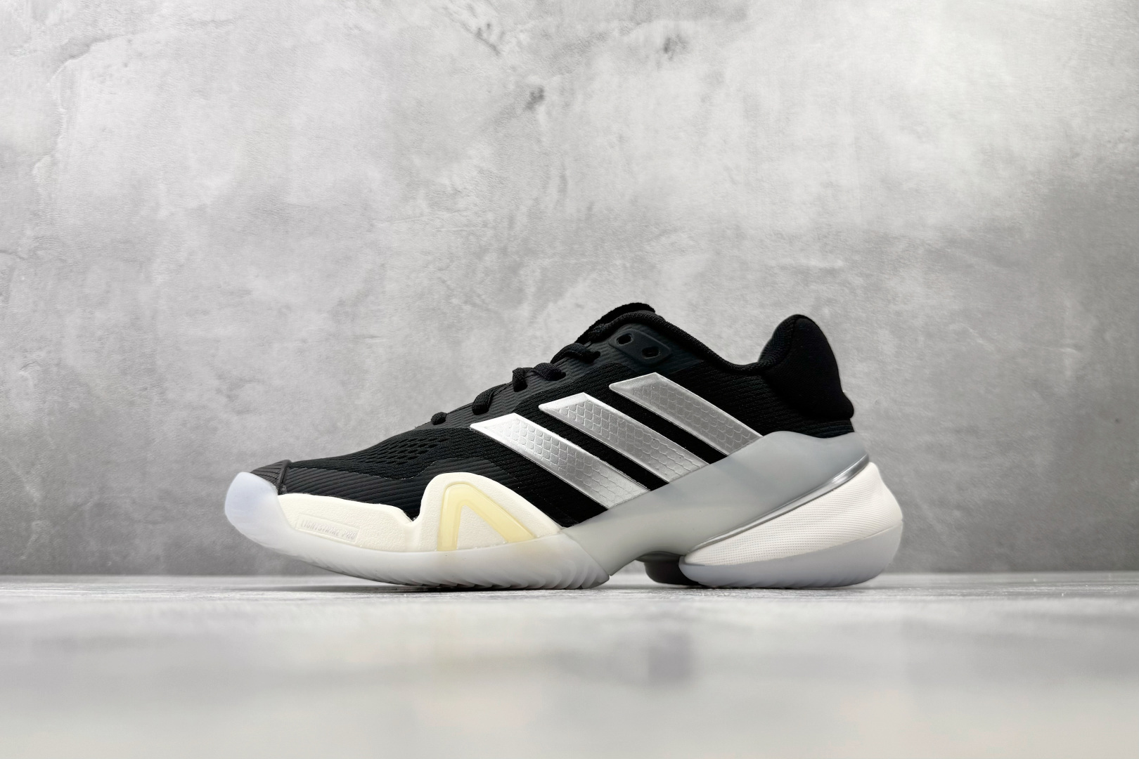 3A adidas BARRICADE 14 黑色 货号：JR1764 尺码：36 36.5 37.5 38 38.5 