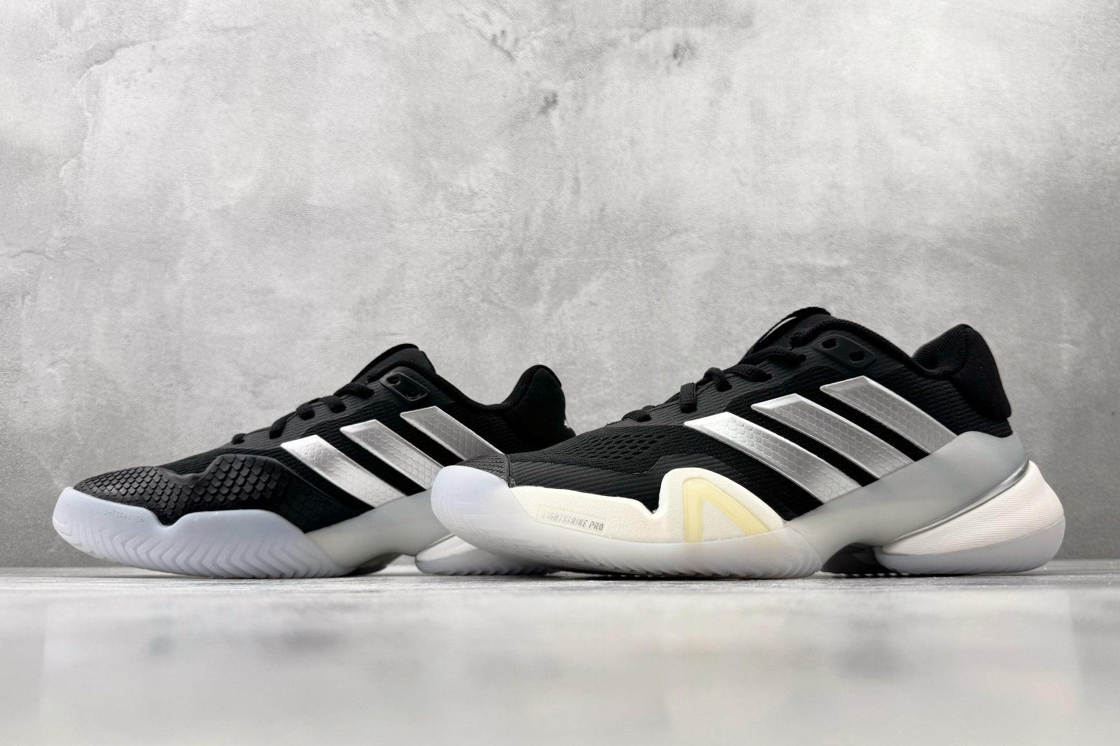 3A adidas BARRICADE 14 黑色 货号：JR1764 尺码：36 36.5 37.5 38 38.5 