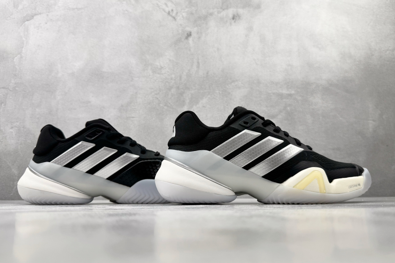 3A adidas BARRICADE 14 黑色 货号：JR1764 尺码：36 36.5 37.5 38 38.5 