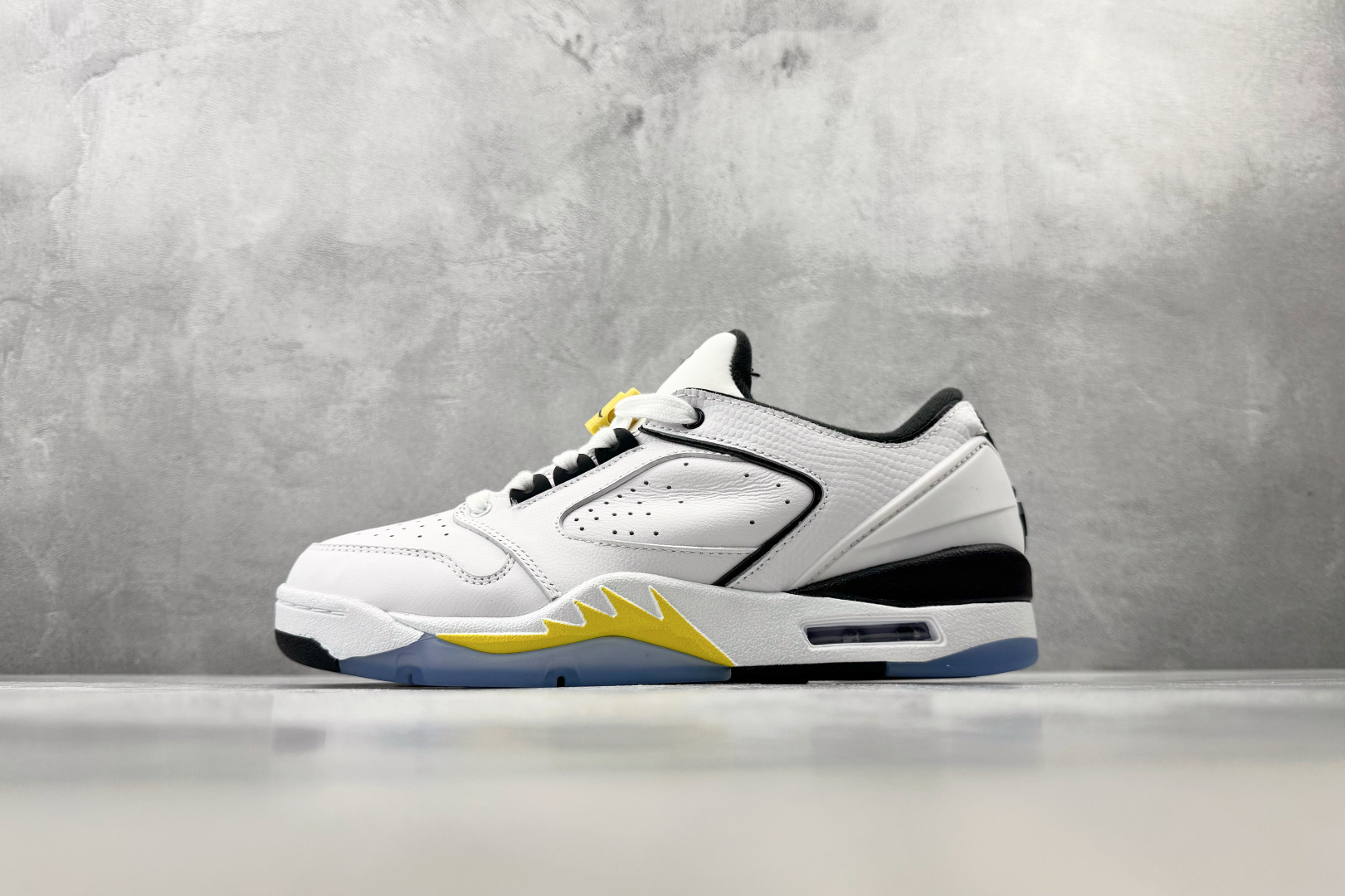 HJ Jordan Air Jordan Sixty Plus 白黑 货号：IH2047-103 尺码：36 36.5 