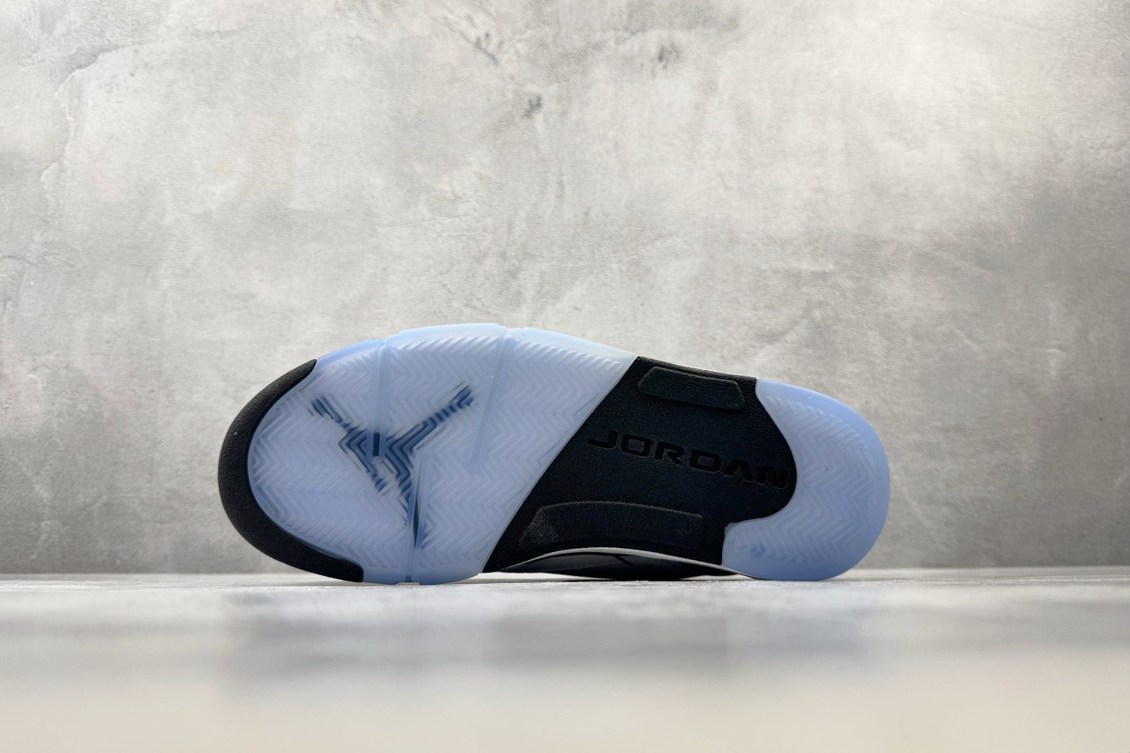 HJ Jordan Air Jordan Sixty Plus 白黑 货号：IH2047-103 尺码：36 36.5 