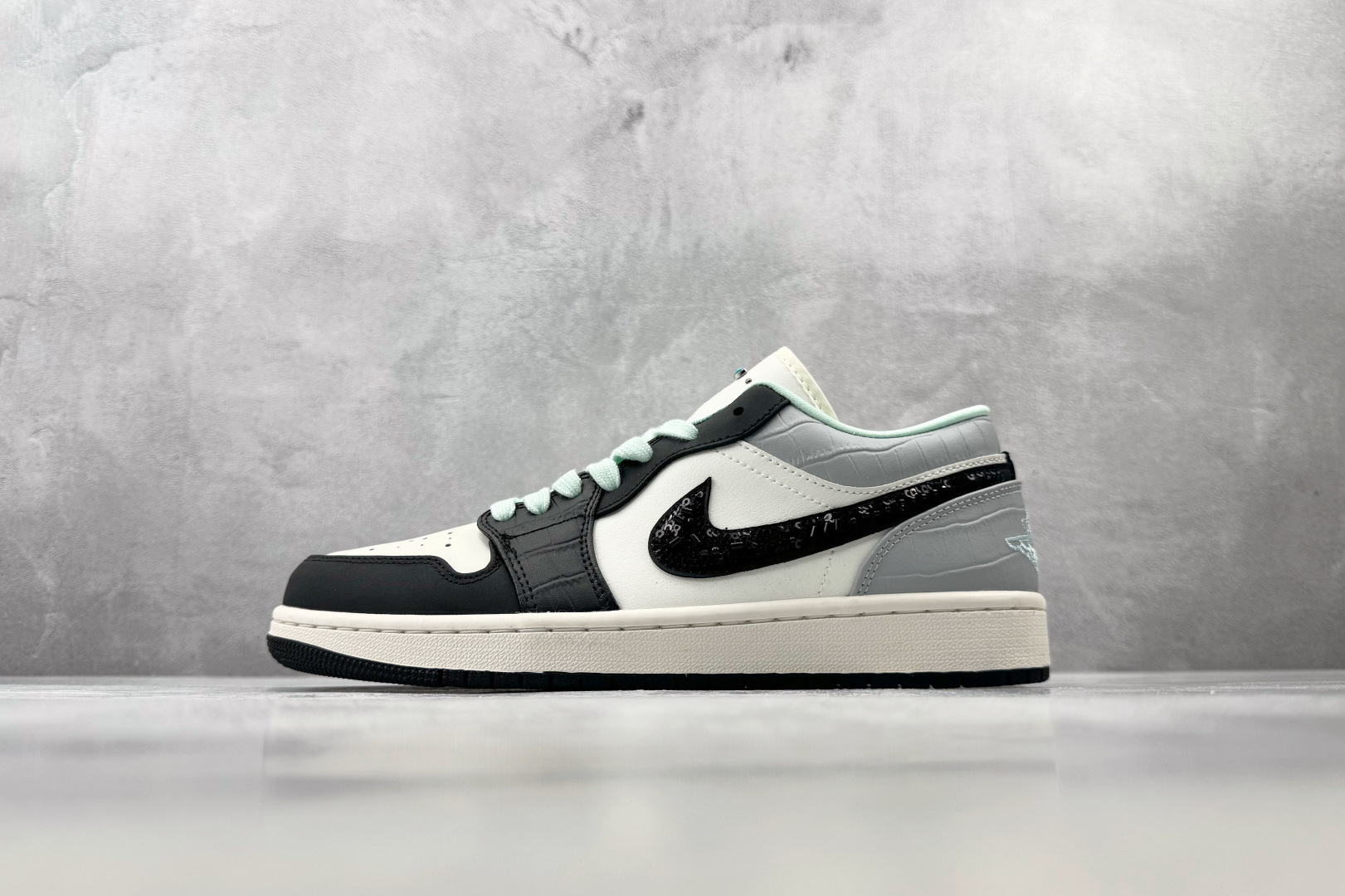 XC Jordan Air Jordan 1 帆白 货号：IX5001-101 尺码：36 36.5 37.5 38 3