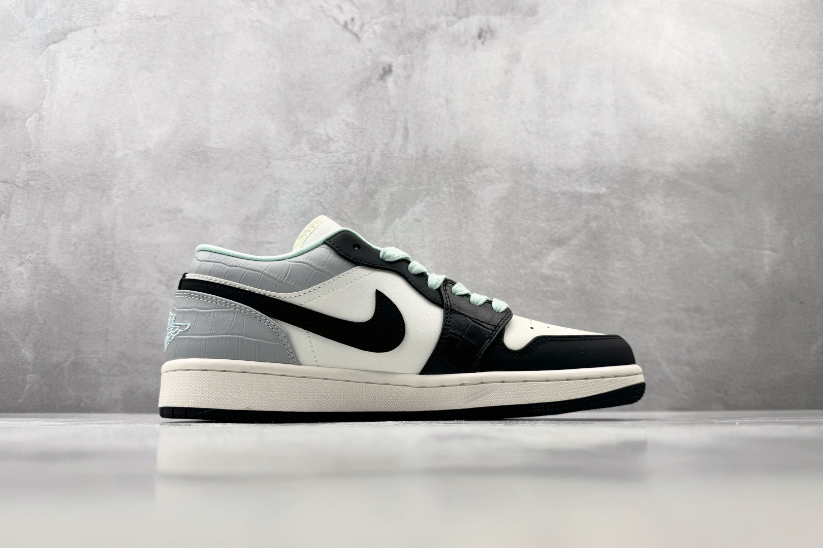 XC Jordan Air Jordan 1 帆白 货号：IX5001-101 尺码：36 36.5 37.5 38 3