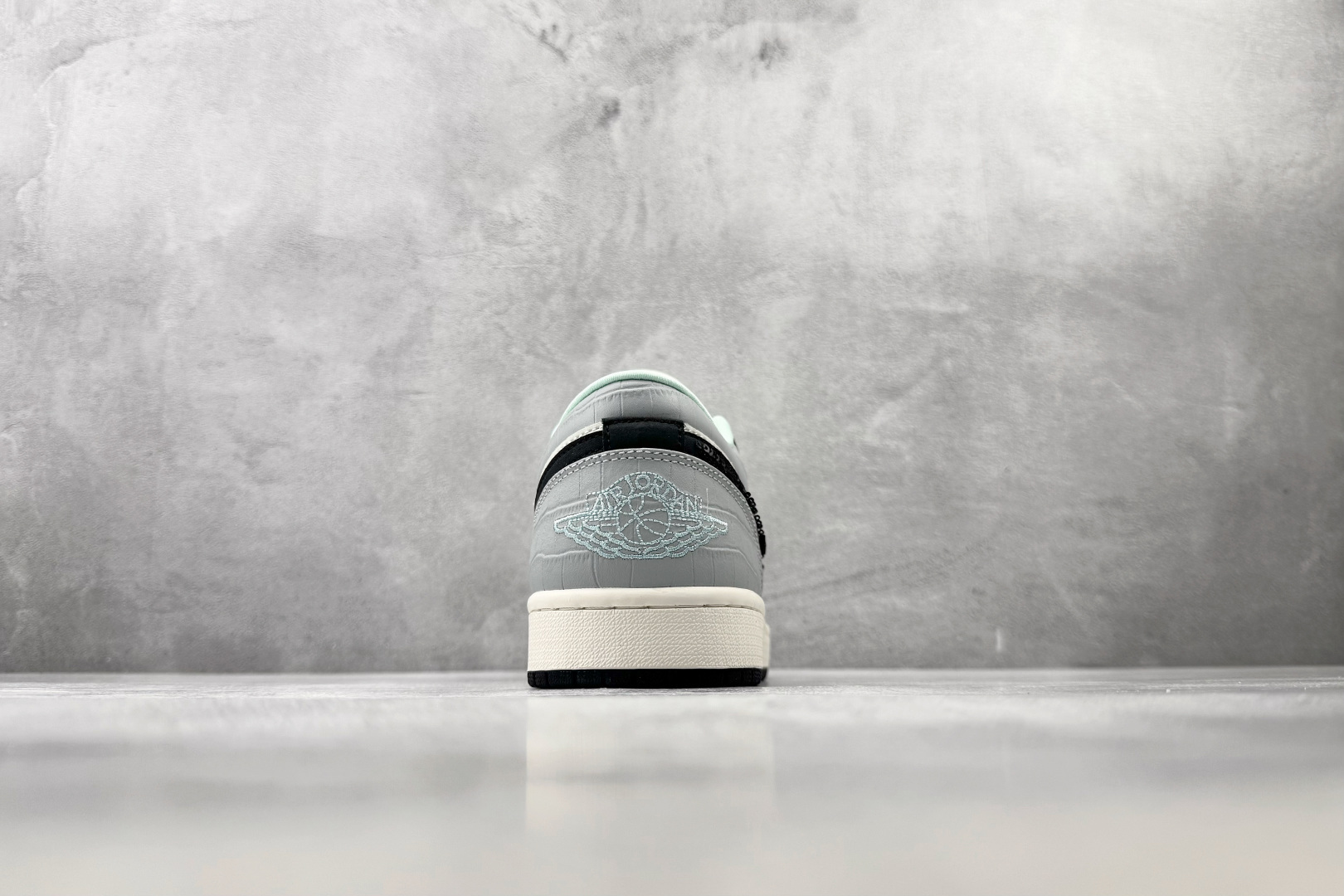 XC Jordan Air Jordan 1 帆白 货号：IX5001-101 尺码：36 36.5 37.5 38 3