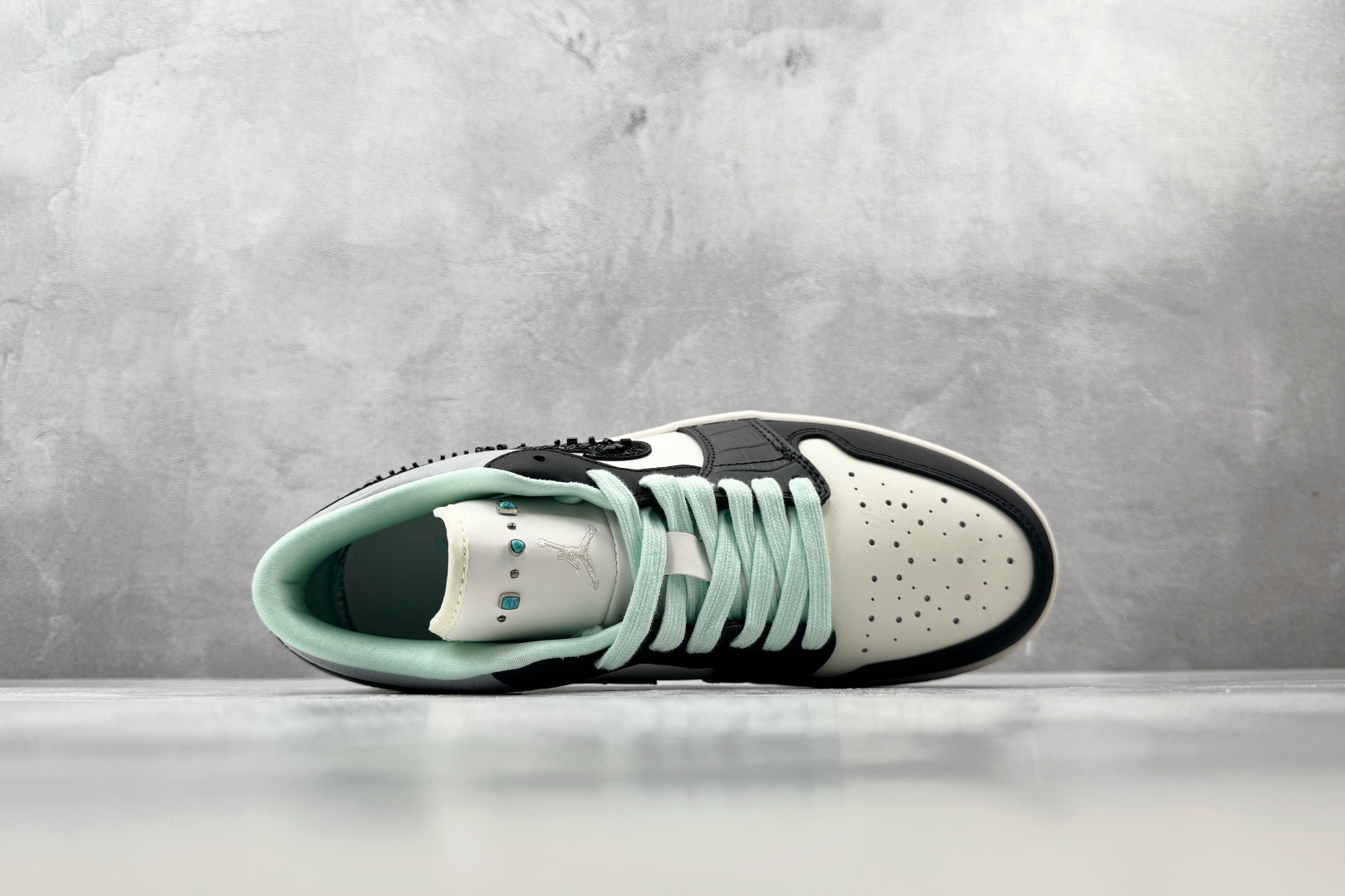 XC Jordan Air Jordan 1 帆白 货号：IX5001-101 尺码：36 36.5 37.5 38 3