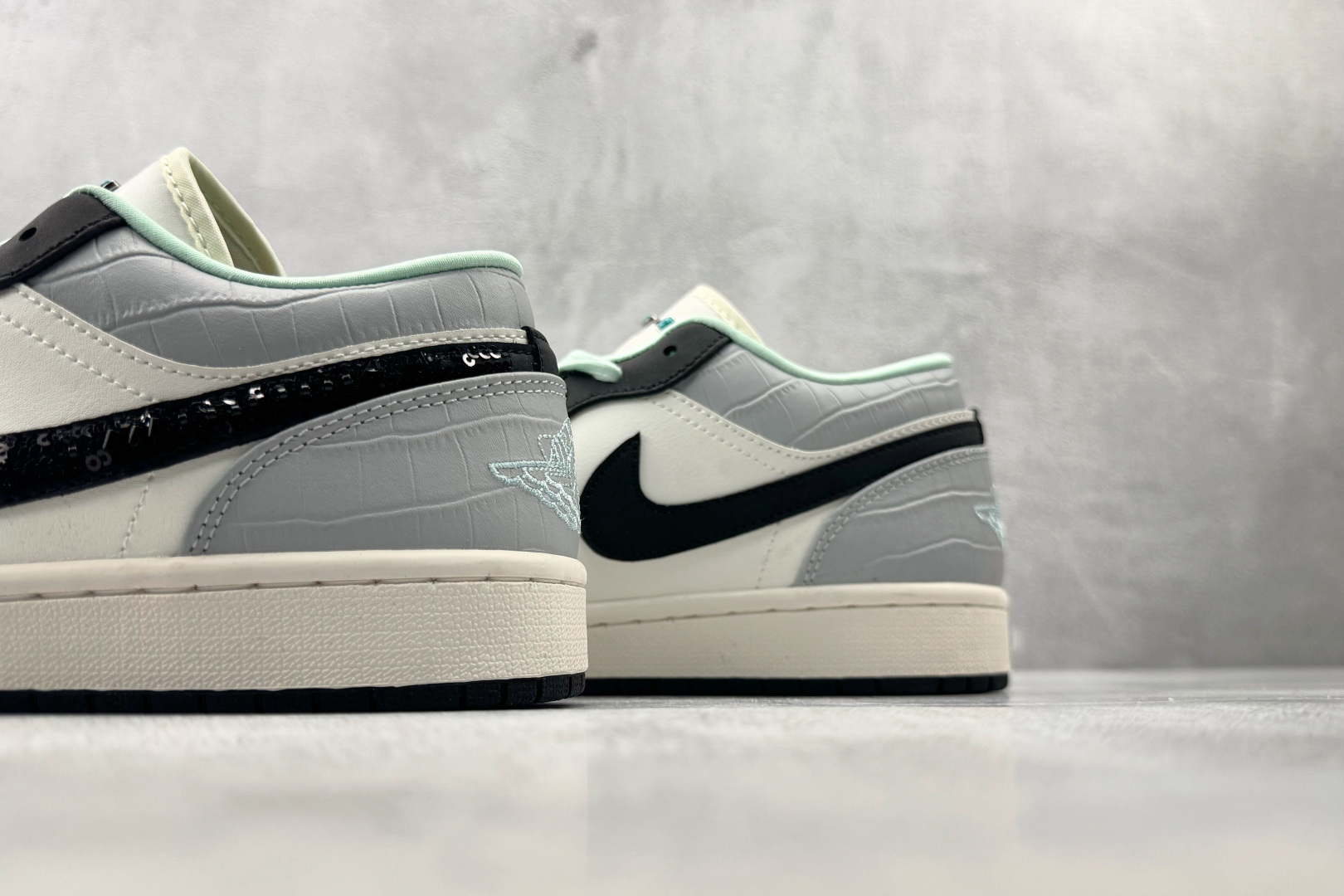 XC Jordan Air Jordan 1 帆白 货号：IX5001-101 尺码：36 36.5 37.5 38 3