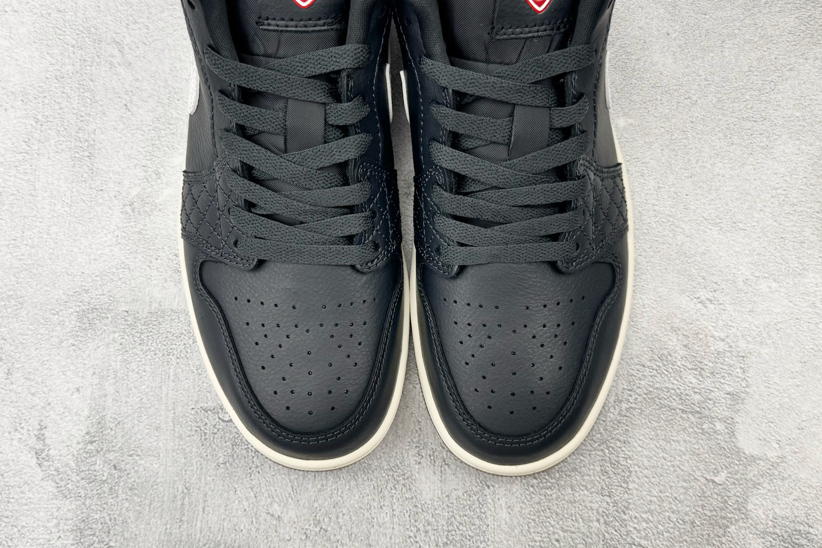 DT 公司级 Jordan Air Jordan 1 SE 黑白 货号：IO2047-001 尺码：40 40.5 41