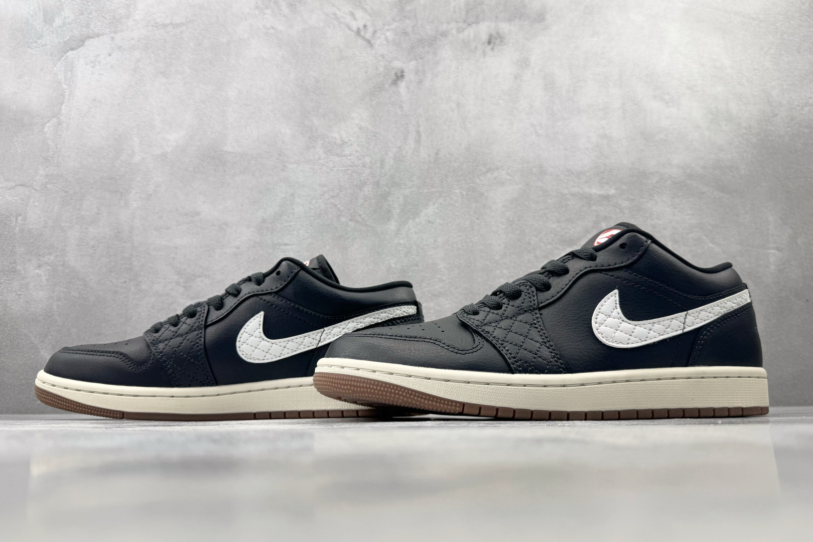 DT 公司级 Jordan Air Jordan 1 SE 黑白 货号：IO2047-001 尺码：40 40.5 41