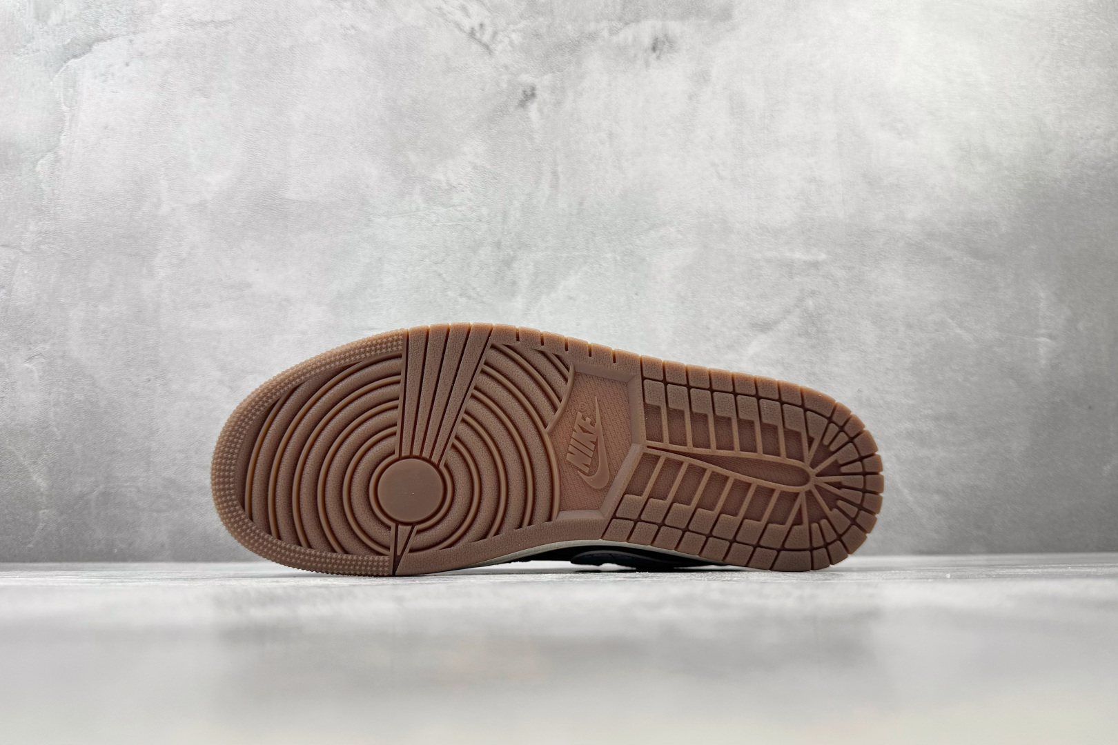 DT 公司级 Jordan Air Jordan 1 SE 黑白 货号：IO2047-001 尺码：40 40.5 41