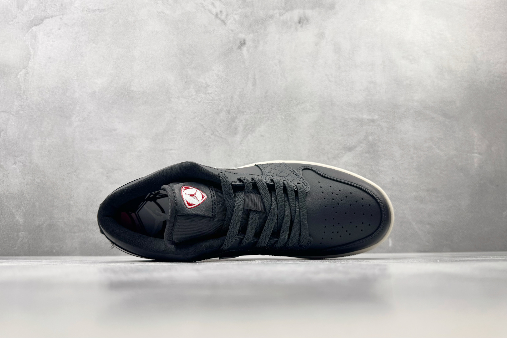 DT 公司级 Jordan Air Jordan 1 SE 黑白 货号：IO2047-001 尺码：40 40.5 41
