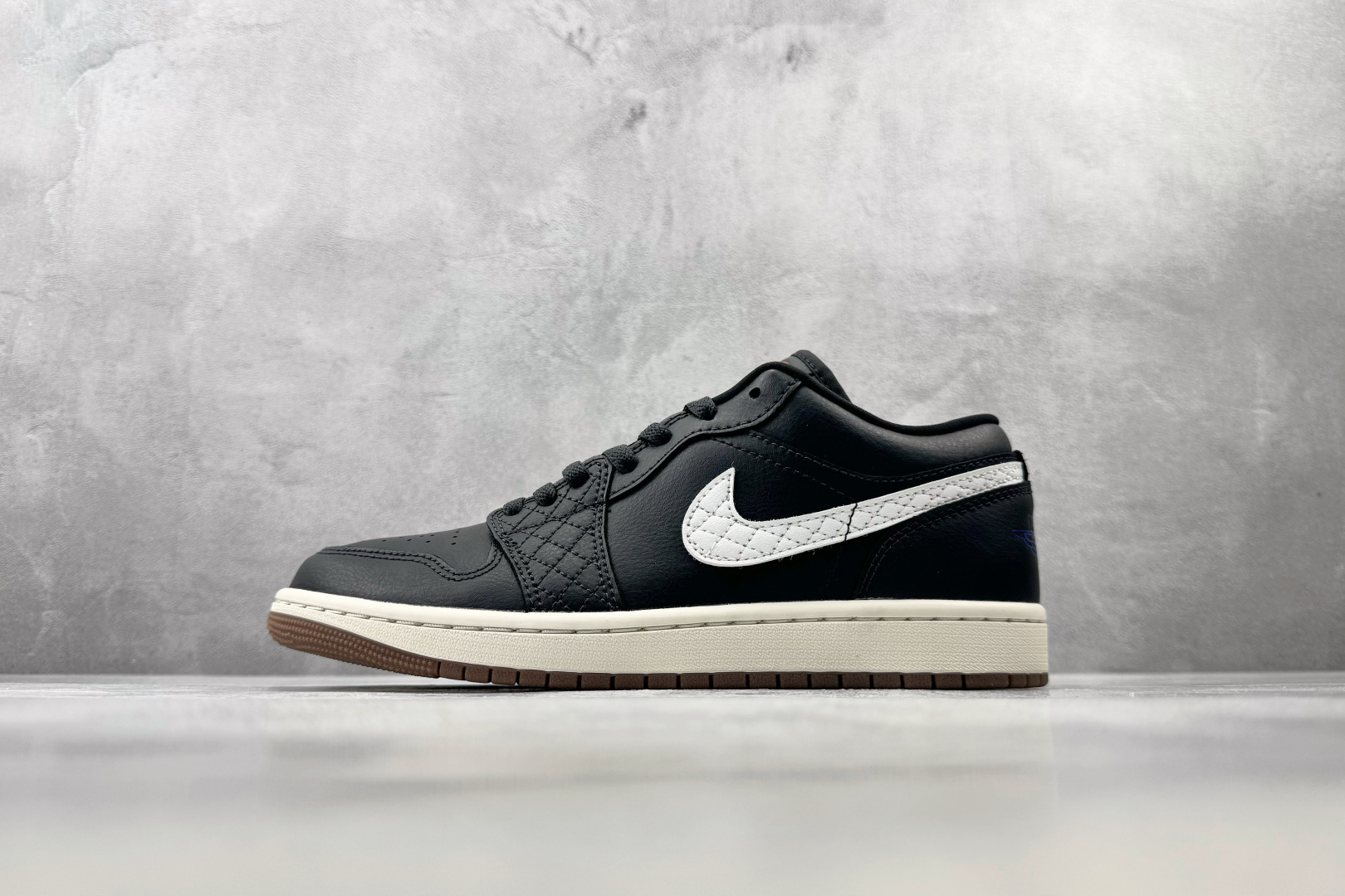DT 公司级 Jordan Air Jordan 1 SE 黑白 货号：IO2047-001 尺码：40 40.5 41