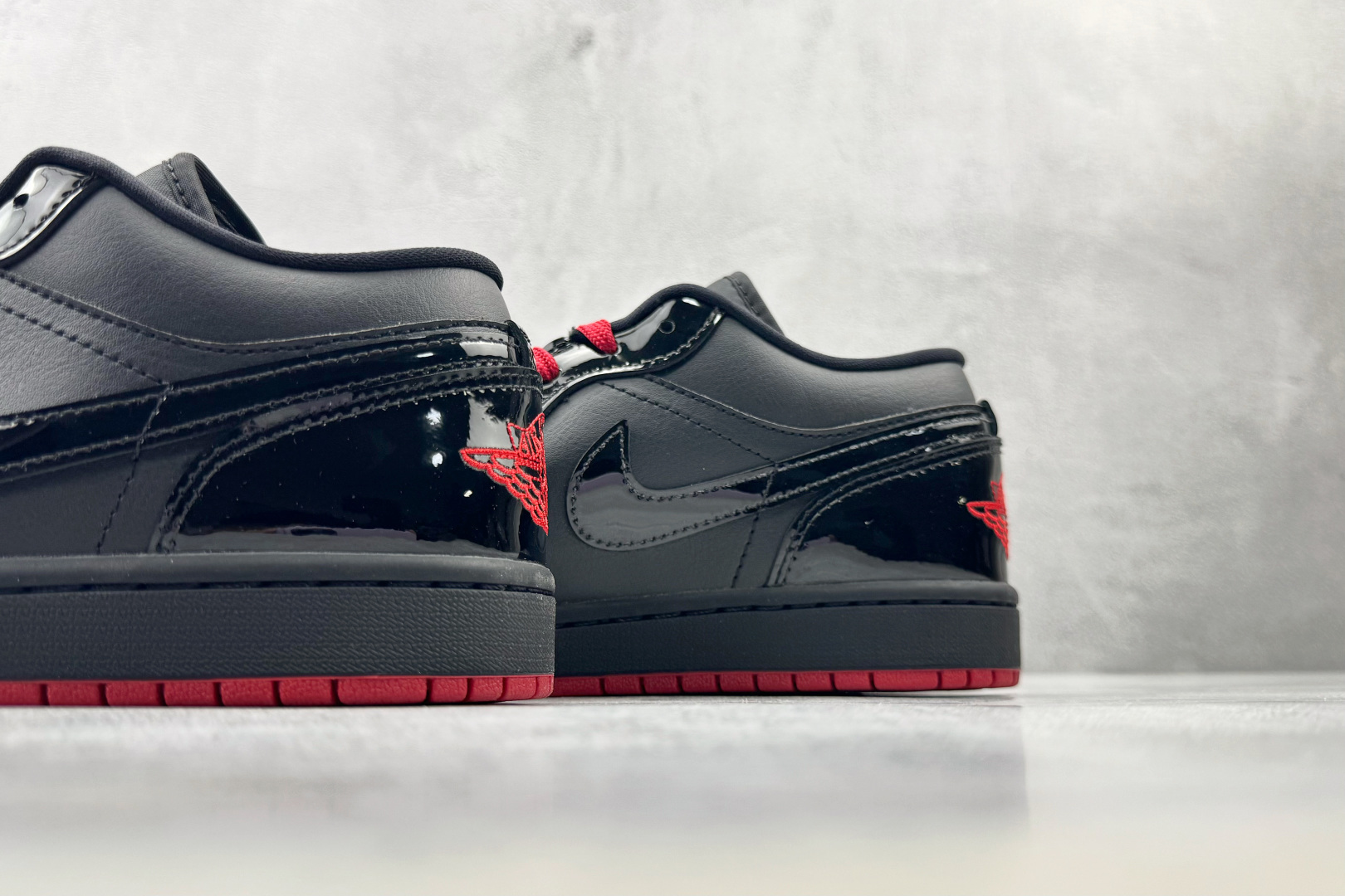 DT 公司级 Jordan Air Jordan 1 黑红 货号： 606 尺码：40 40.5 41 42 42.5 