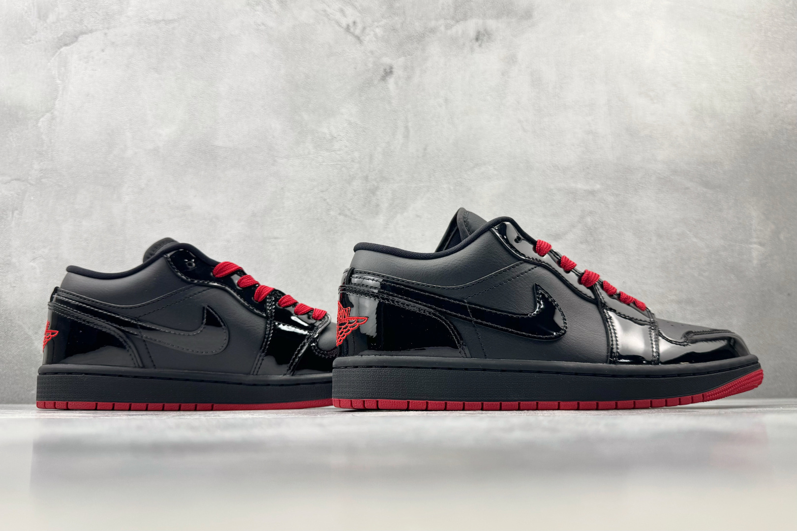 DT 公司级 Jordan Air Jordan 1 黑红 货号： 606 尺码：40 40.5 41 42 42.5 