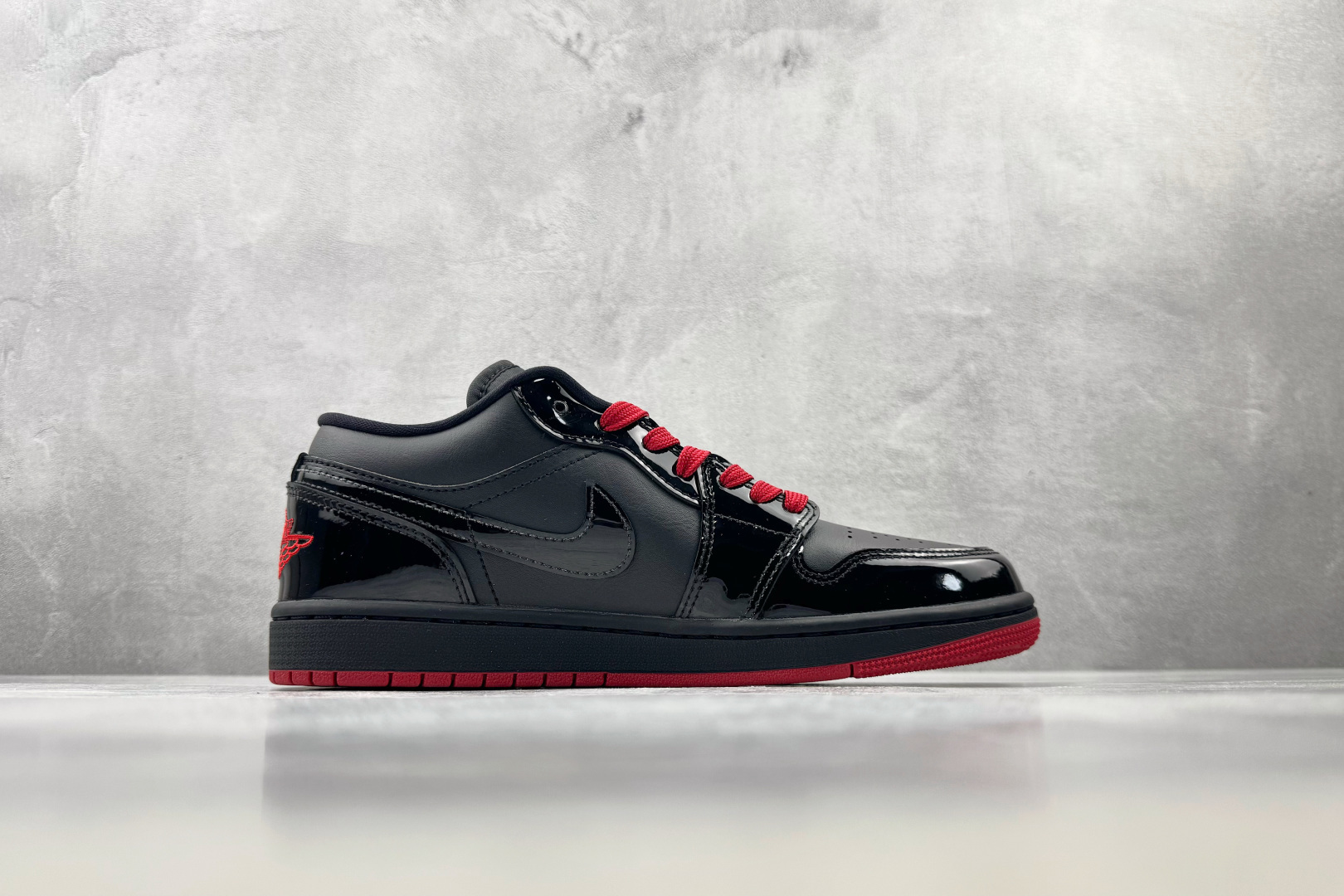 DT 公司级 Jordan Air Jordan 1 黑红 货号： 606 尺码：40 40.5 41 42 42.5 